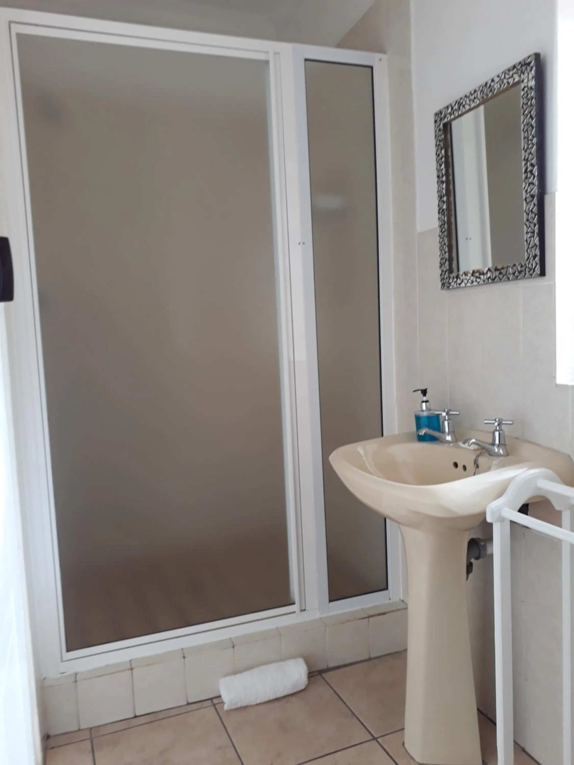 Shower in Oom Piet Accommodation