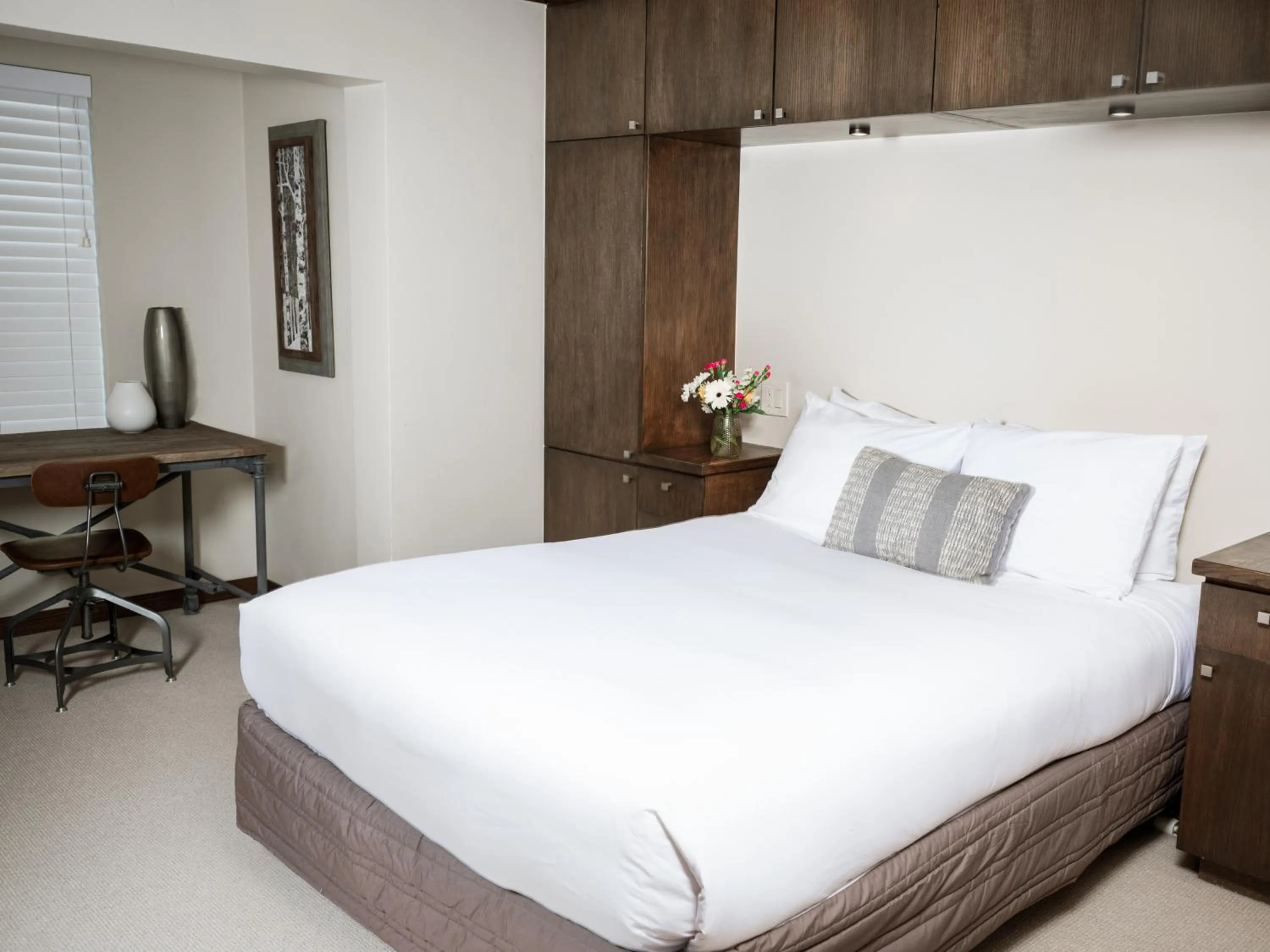 Bedroom, Bed in The Landmark