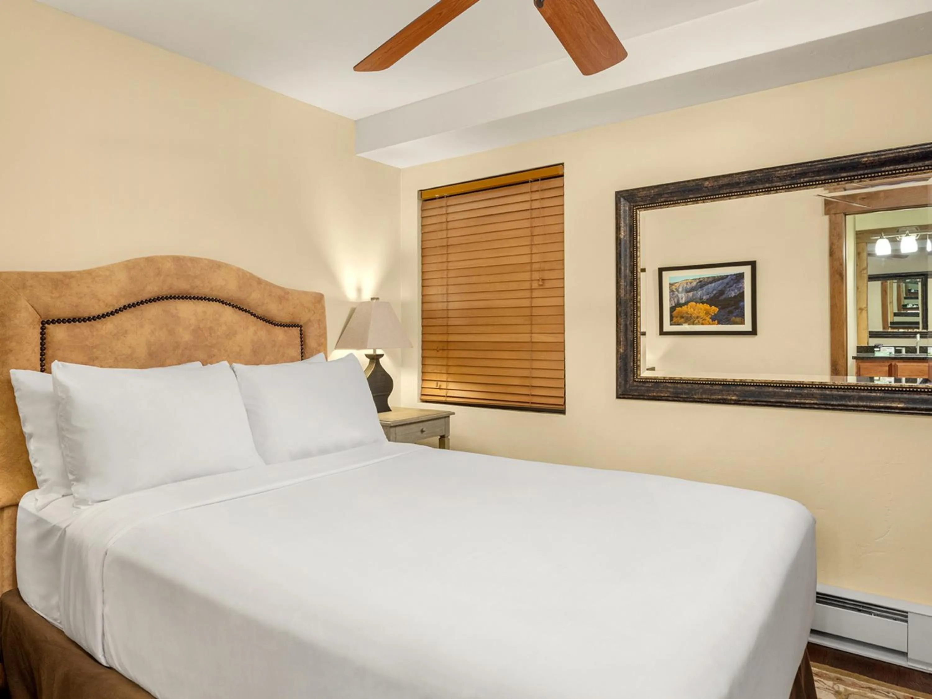 Bedroom, Bed in The Landmark