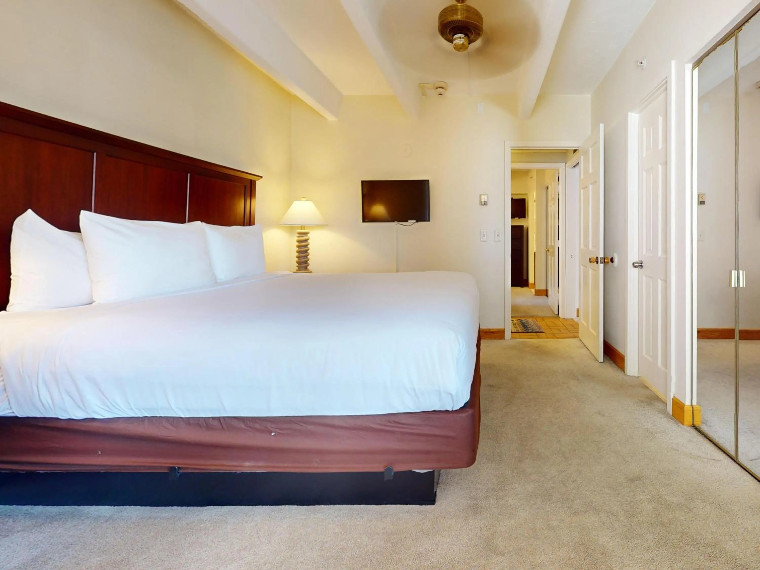 Bedroom, Bed in The Landmark