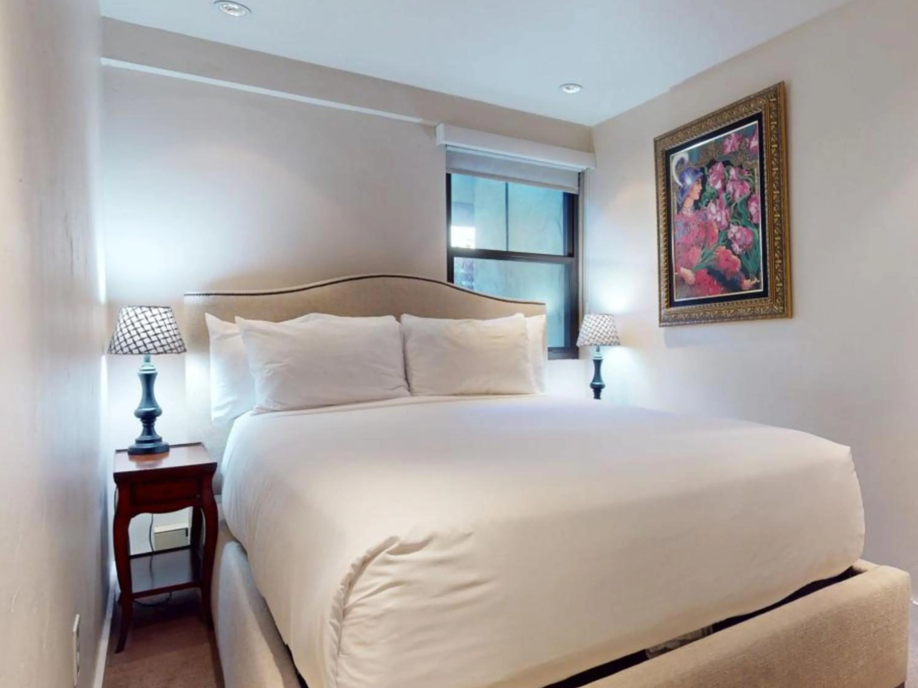 Bedroom, Bed in The Landmark