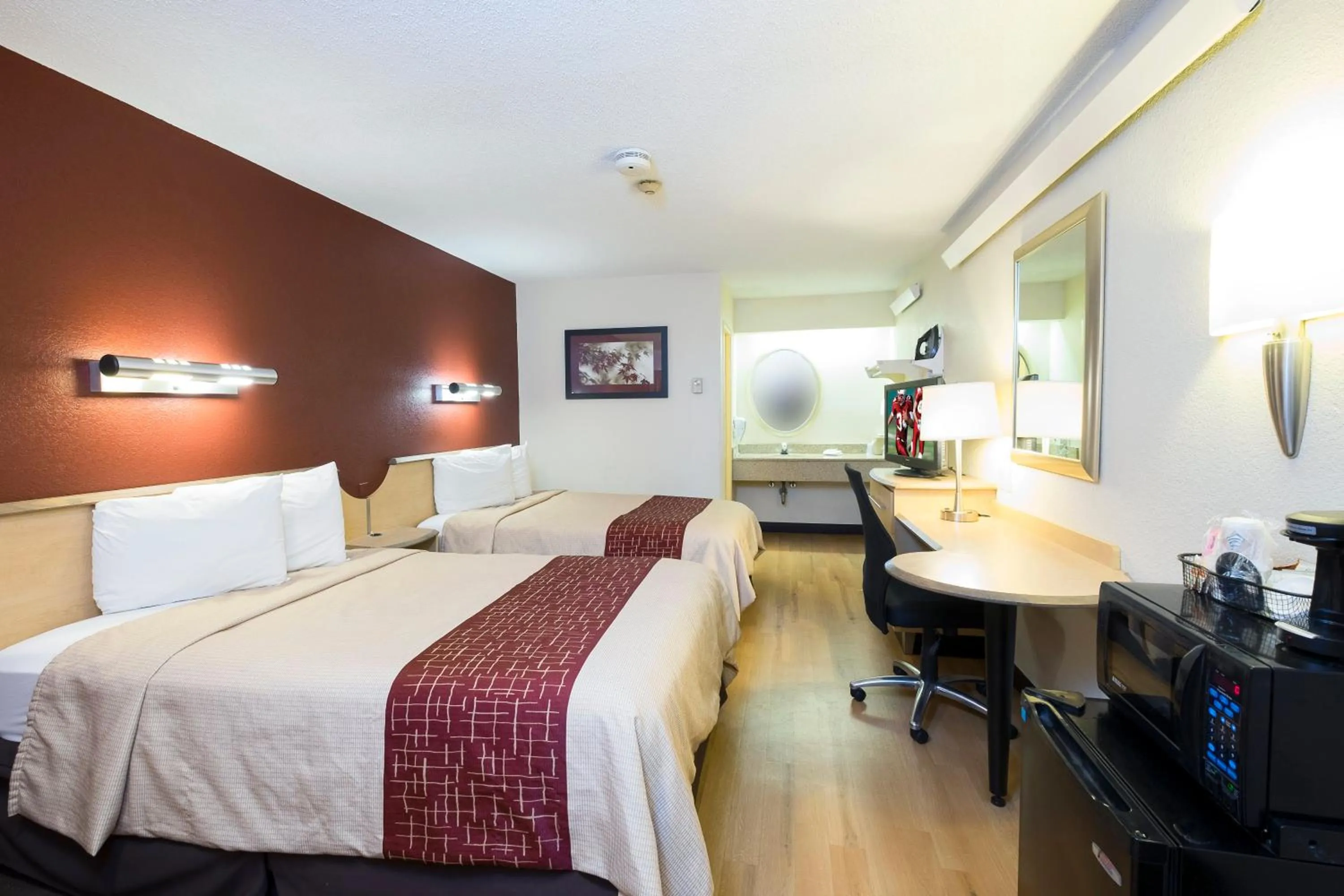 Photo of the whole room in Red Roof Inn Parkersburg