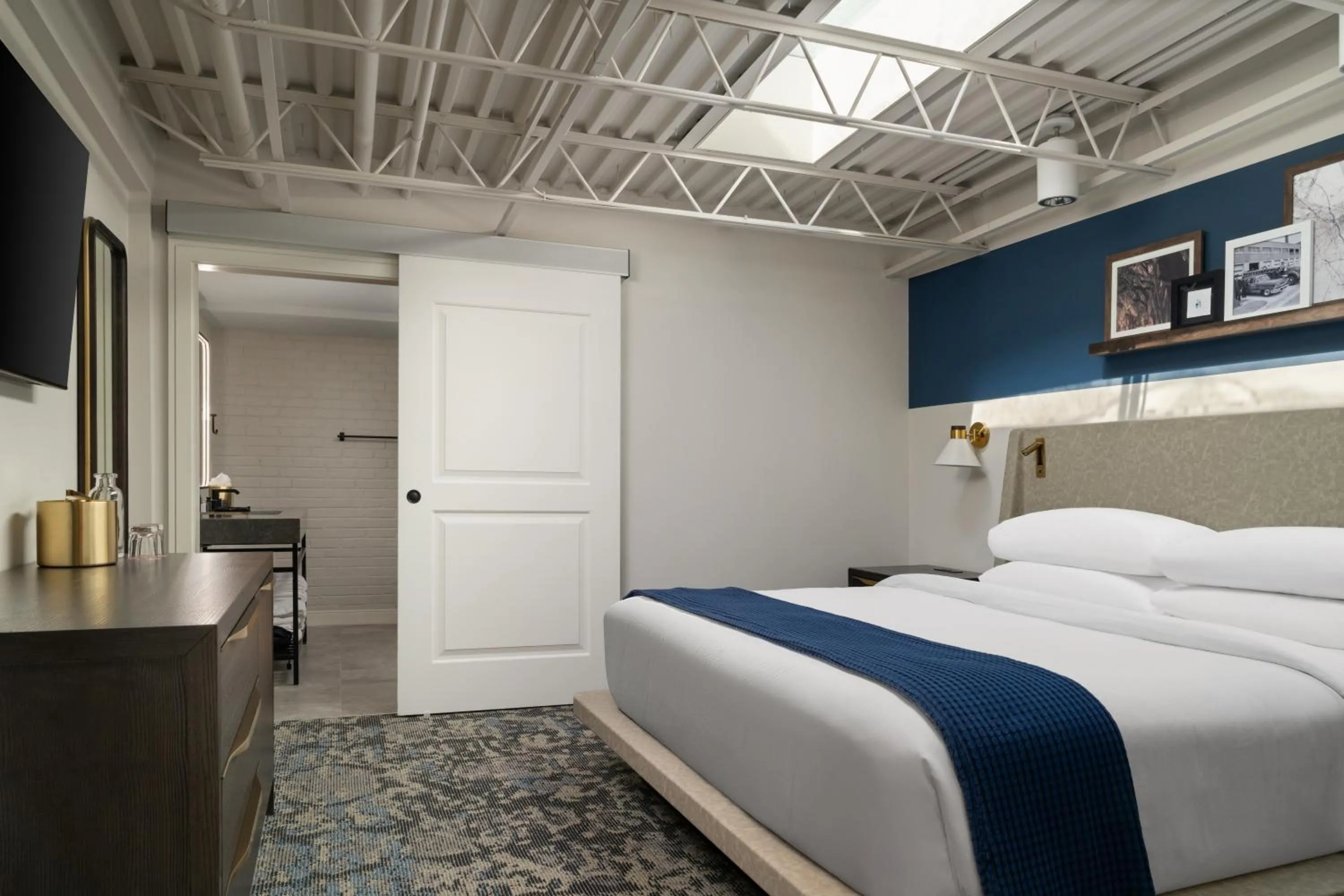 King Room in The Lantern Hotel Columbia