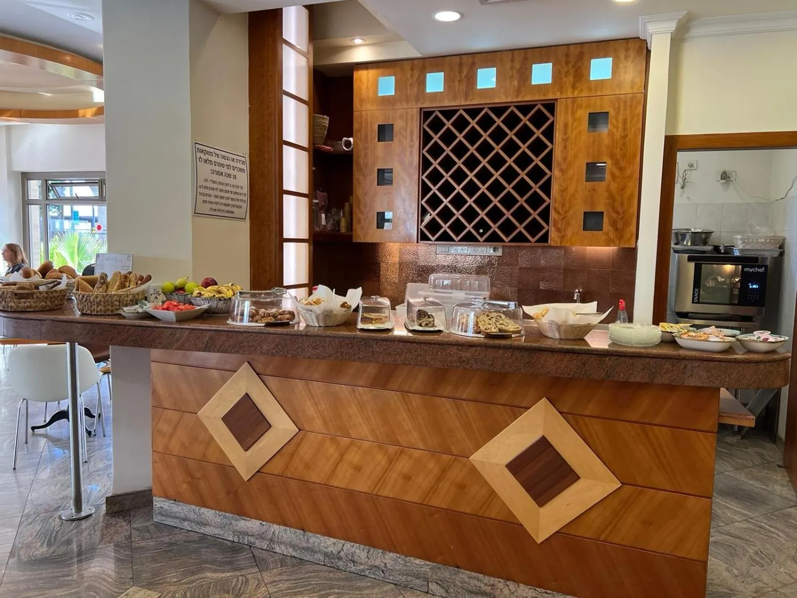 Food and drinks in Abratel Suites Hotel