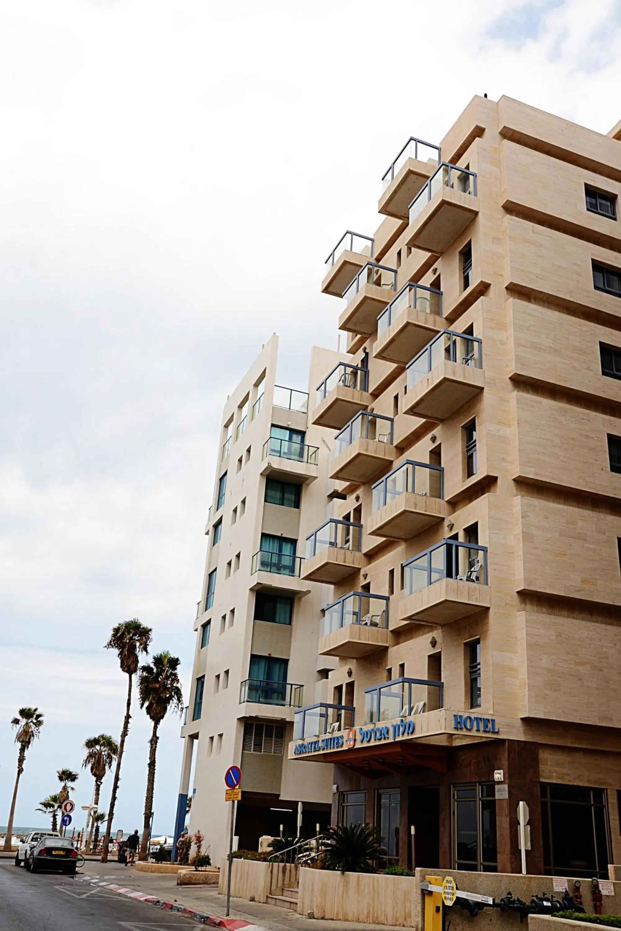 Facade/entrance in Abratel Suites Hotel