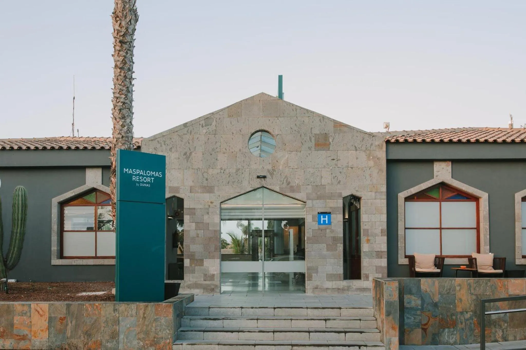 Property building in Maspalomas Resort by Dunas