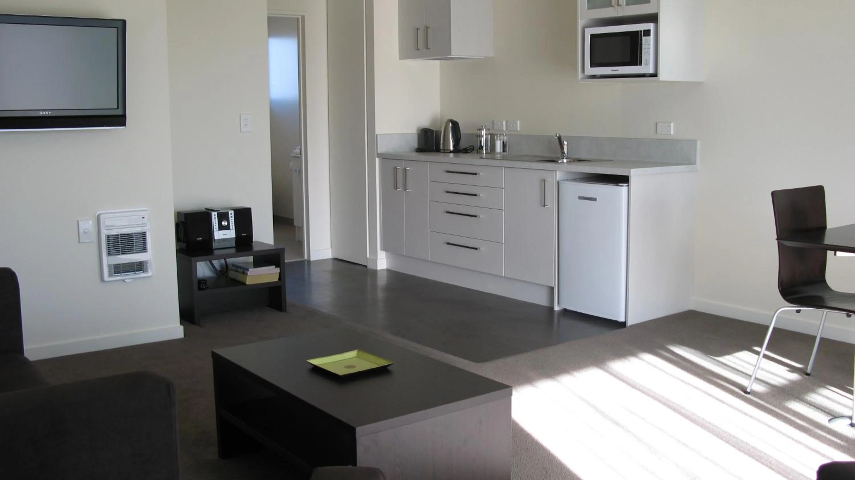 Kitchen or kitchenette in Pegasus Gateway Motels & Apartments