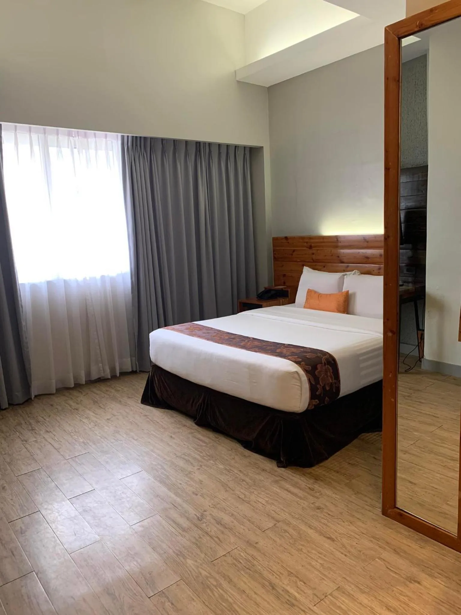 Bedroom, Bed in Cuarto Hotels Cebu