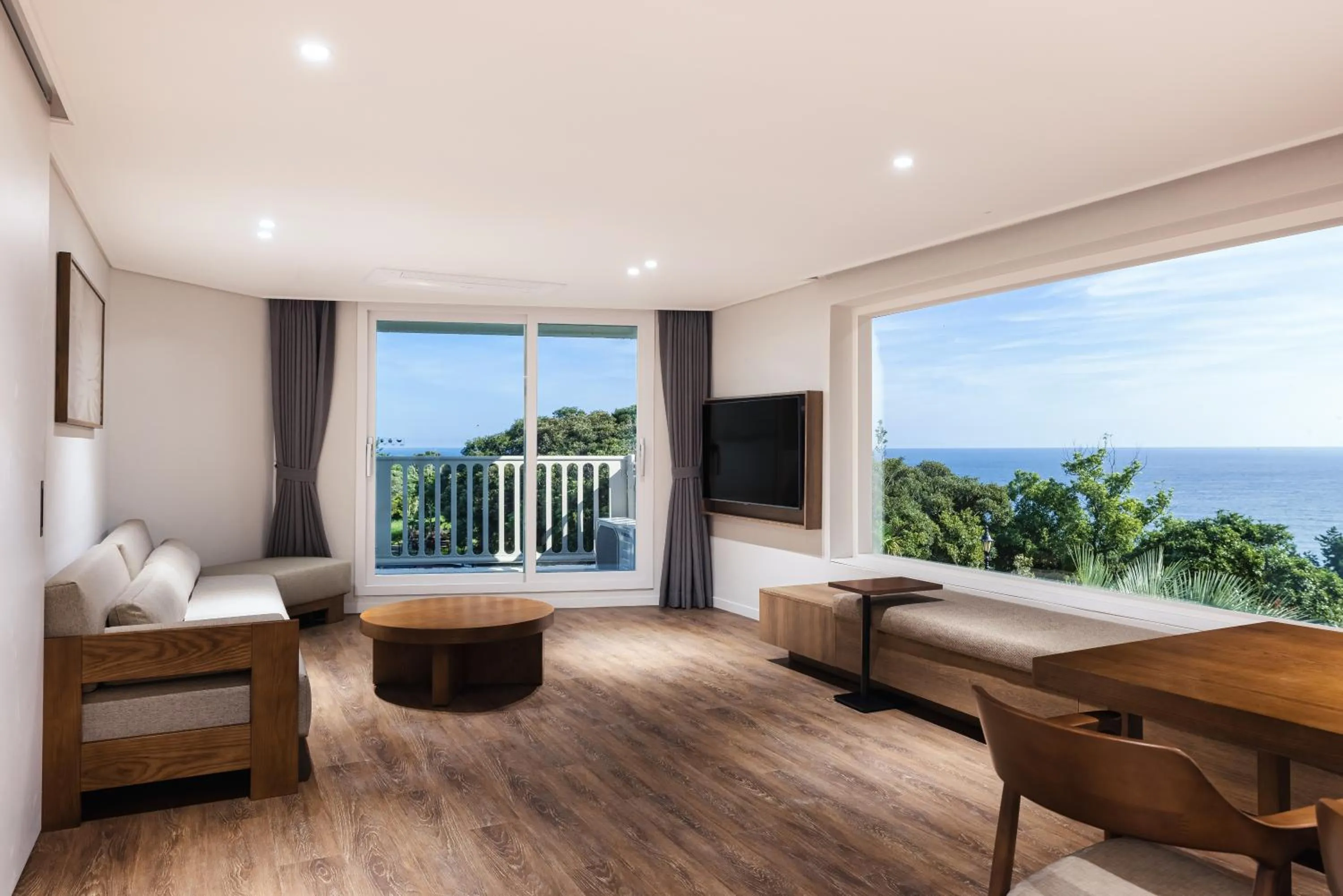 Living room in Kensington Resort Jeju Jungmun