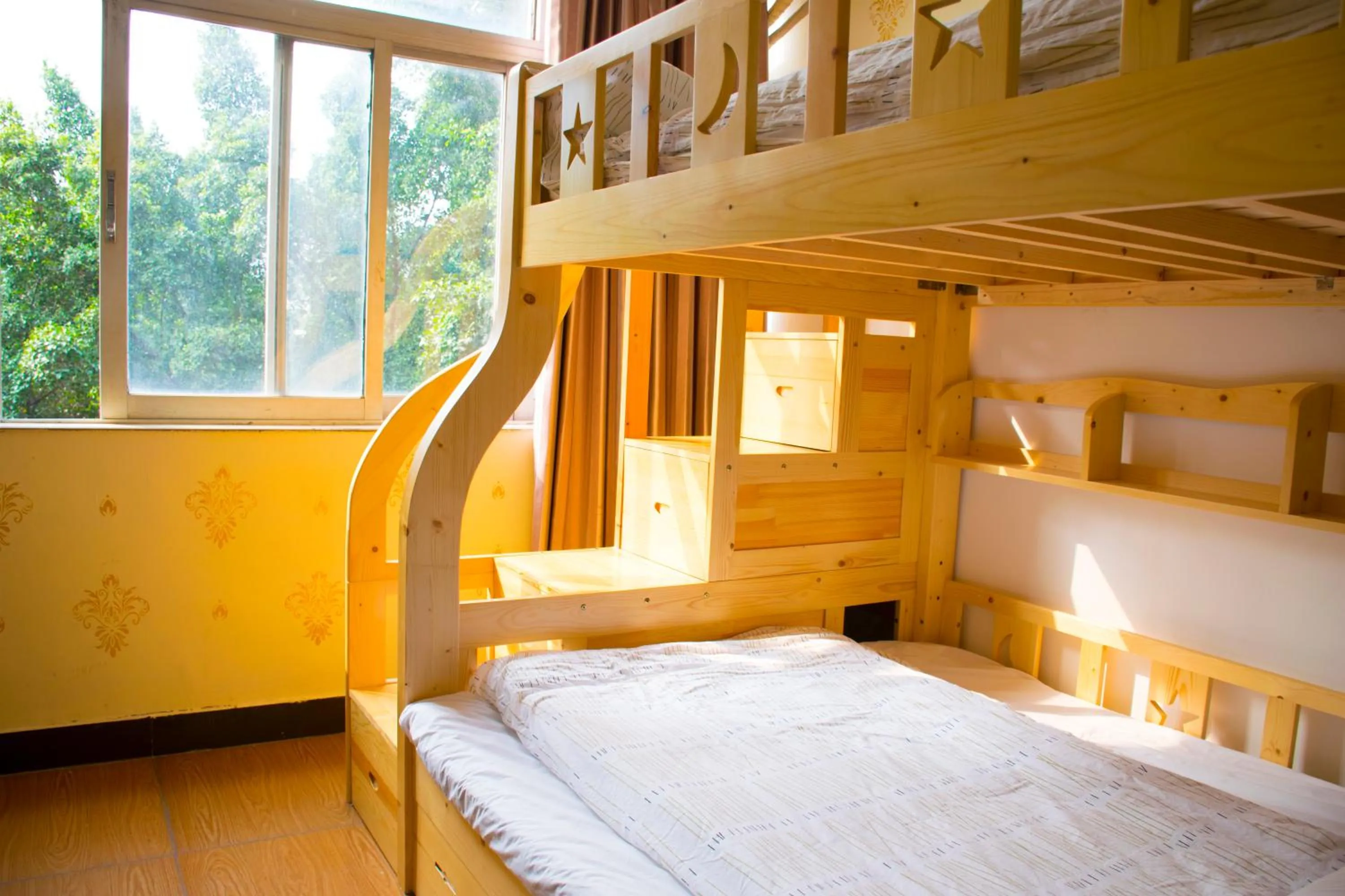 Decorative detail, Bed in Notting Hill Hostel