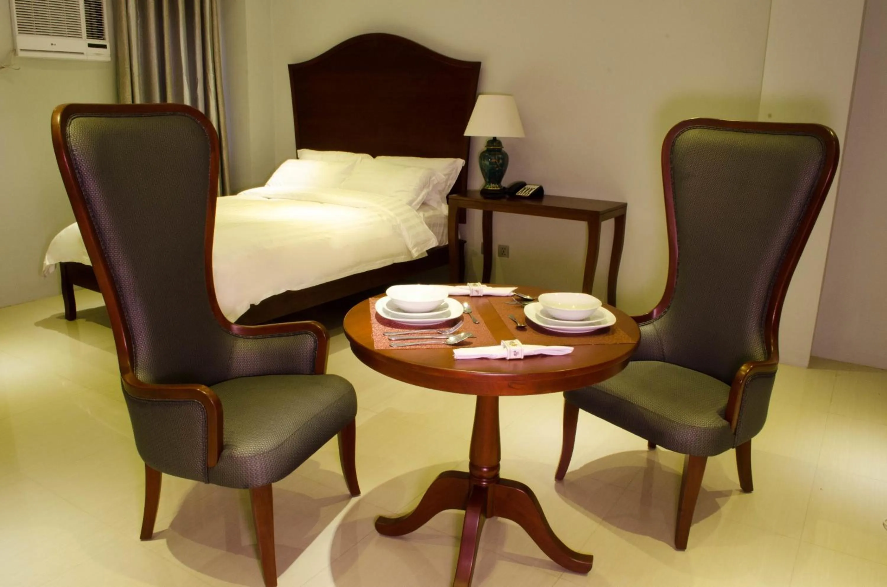 Bedroom, Bed in Ritz Hotel Angeles