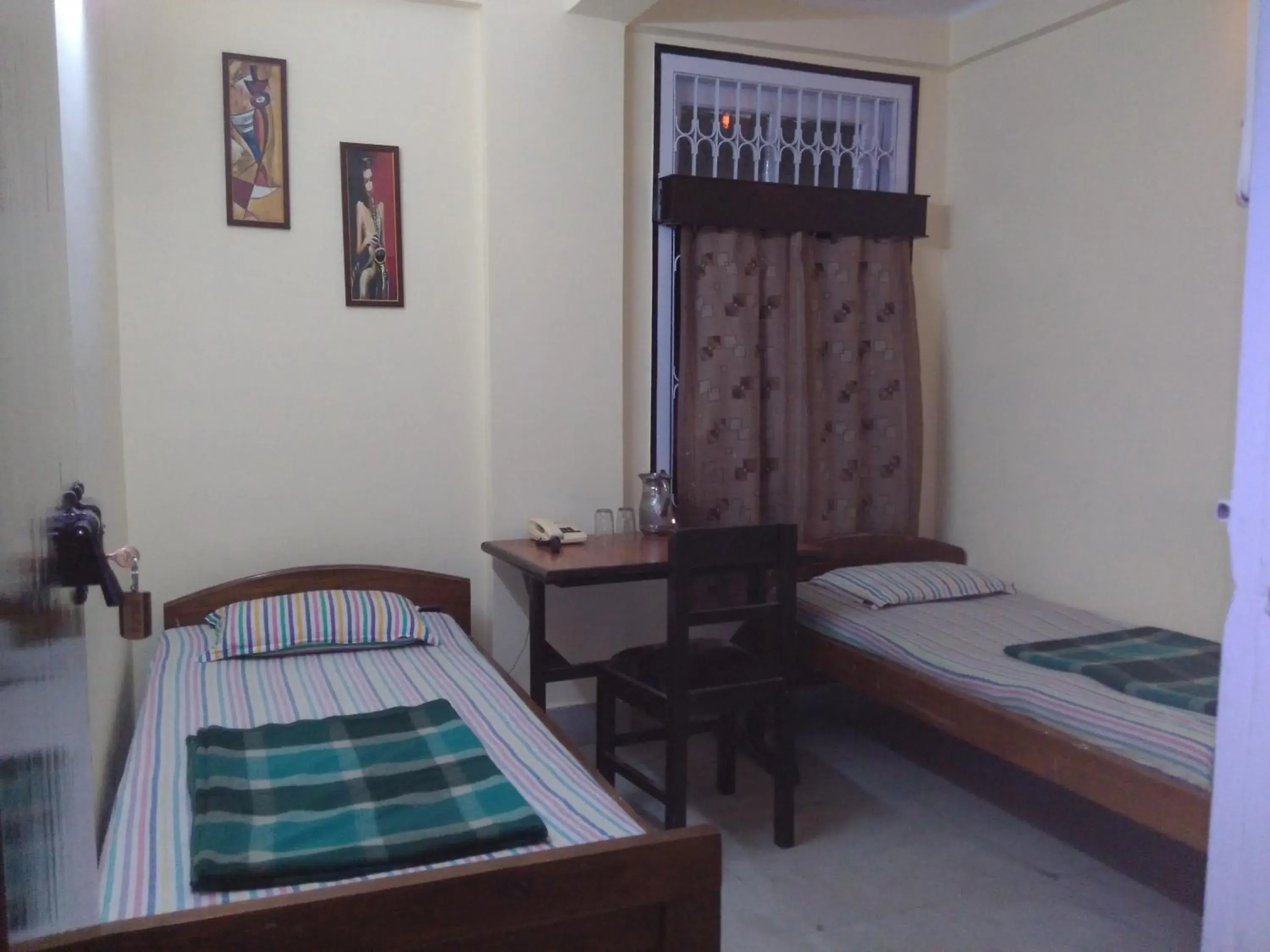 Double Standard Non AC in Hotel Prince B Double Standard Non AC in Hotel Prince B