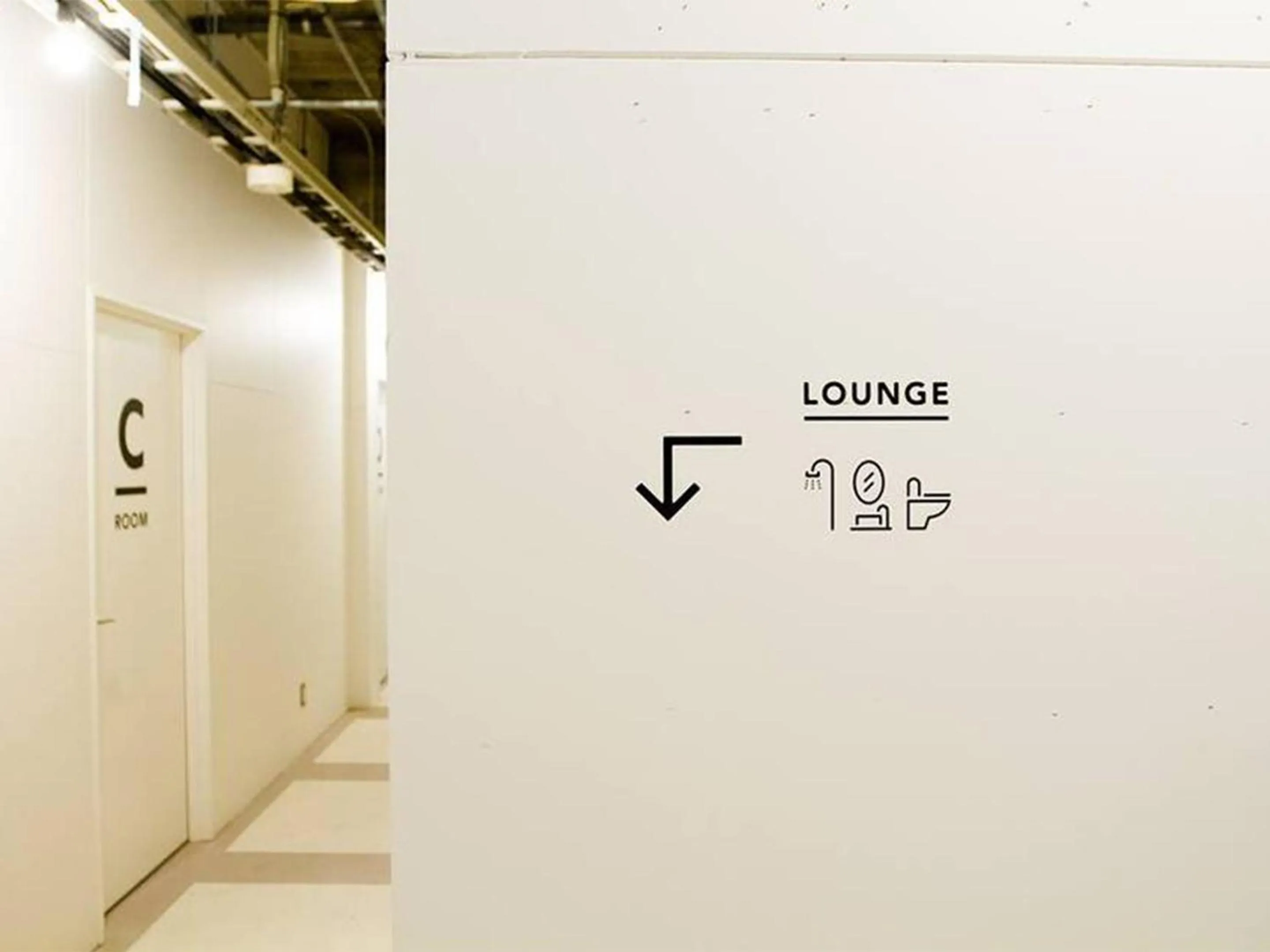 Area and facilities in Hostel TangaTable