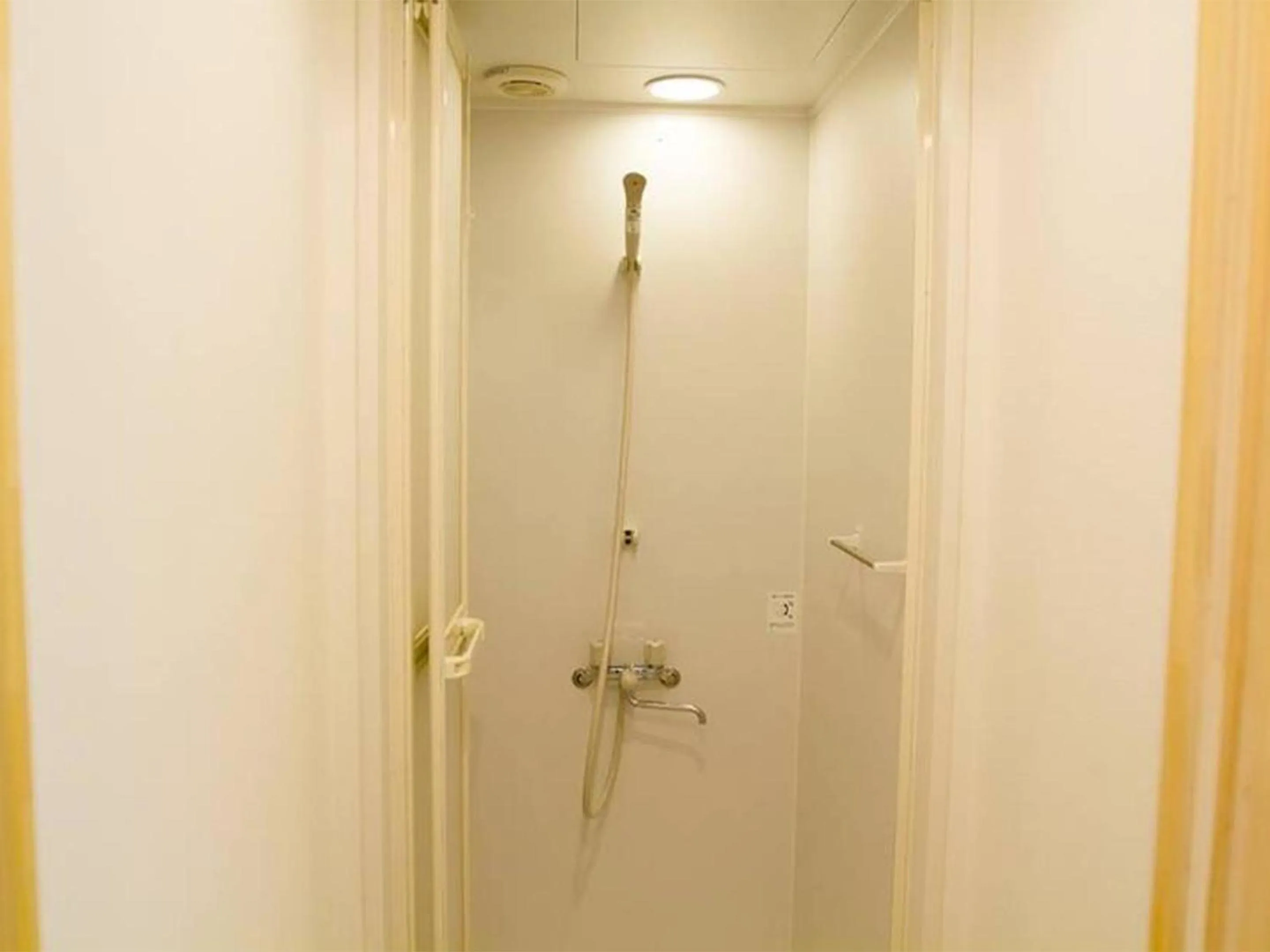 Shower in Hostel TangaTable