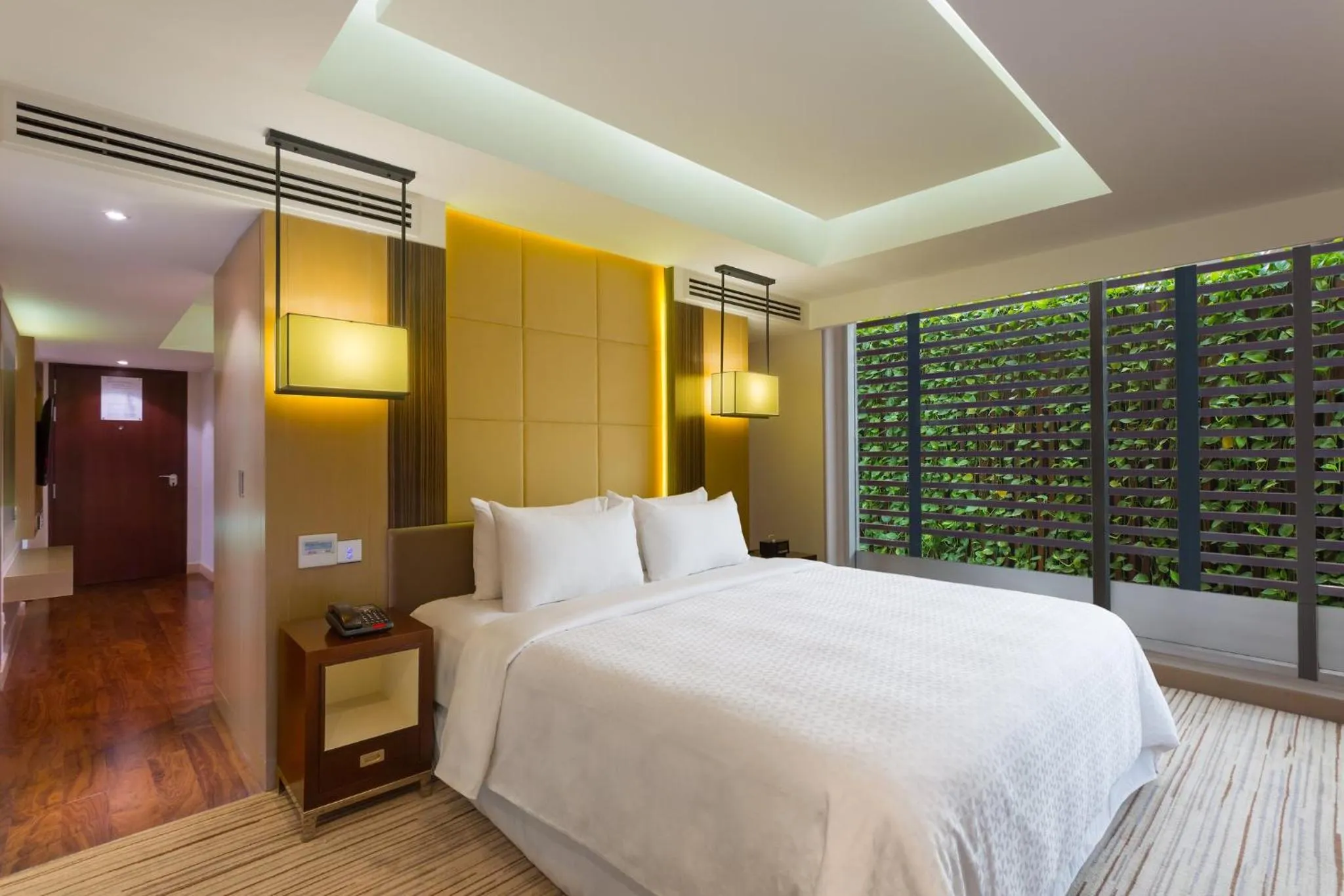 Photo of the whole room, Bed in Crowne Plaza Dhaka Gulshan by IHG
