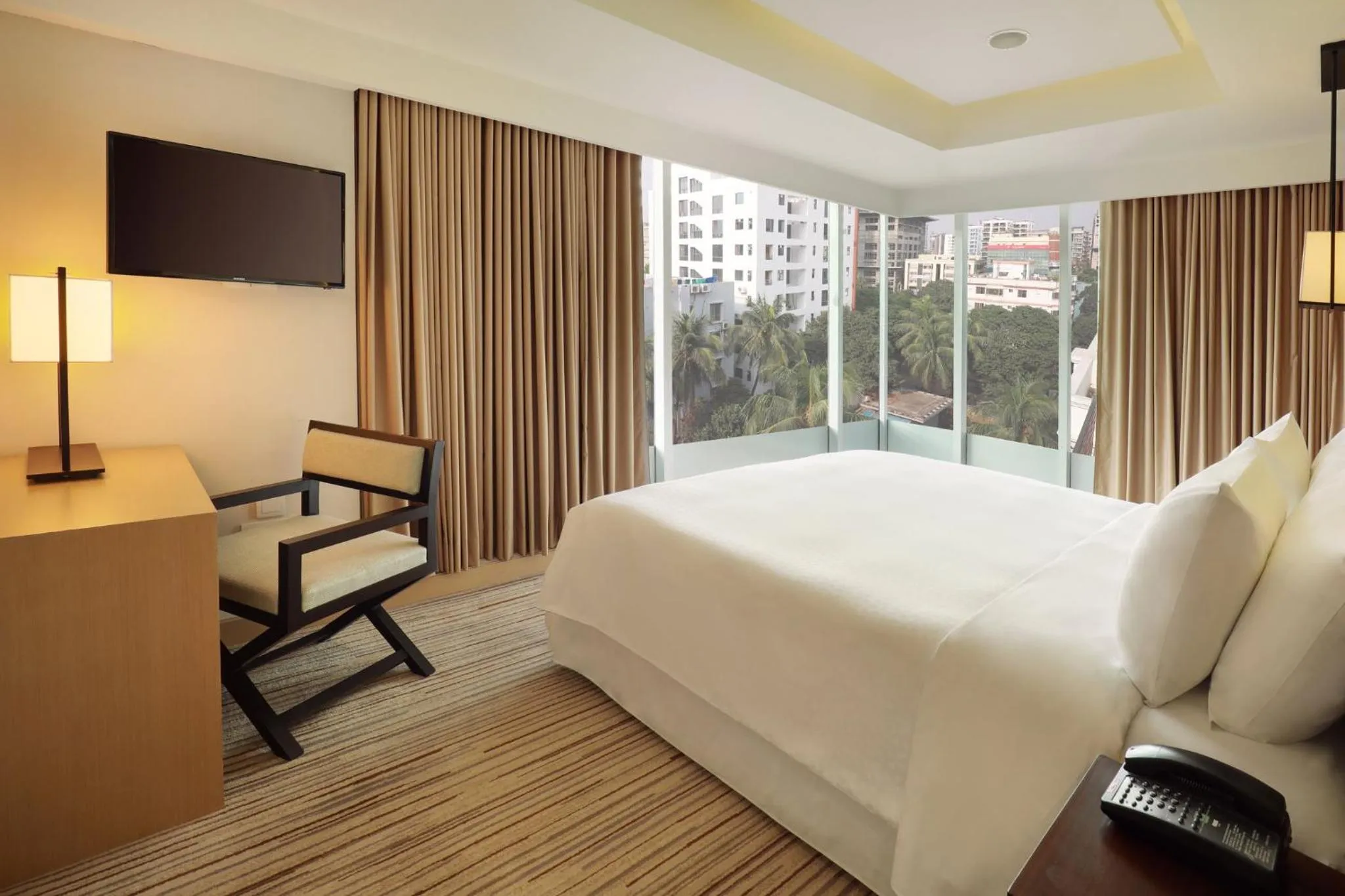 Photo of the whole room, Bed in Crowne Plaza Dhaka Gulshan by IHG