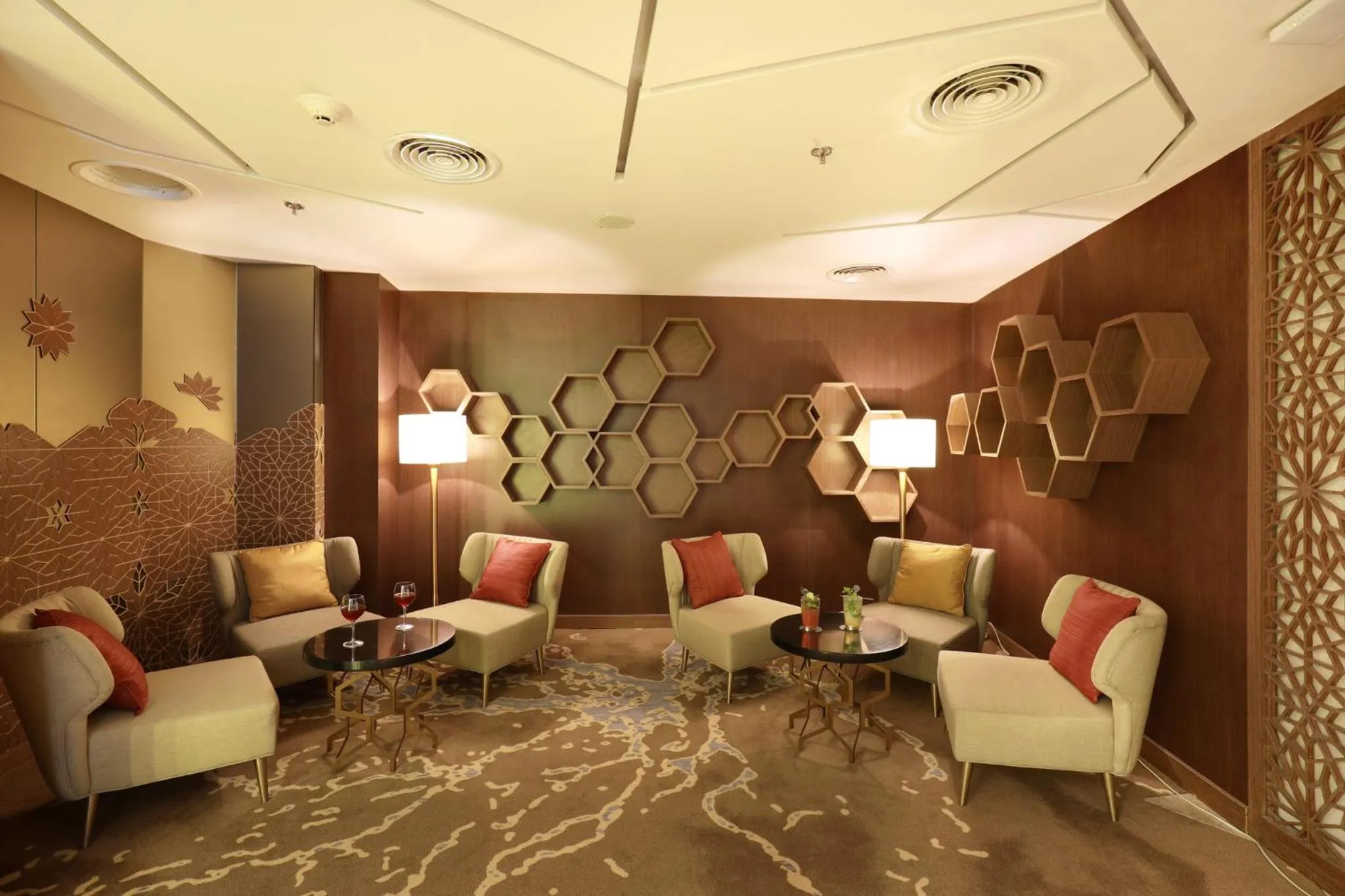 Lounge or bar in Crowne Plaza Dhaka Gulshan by IHG