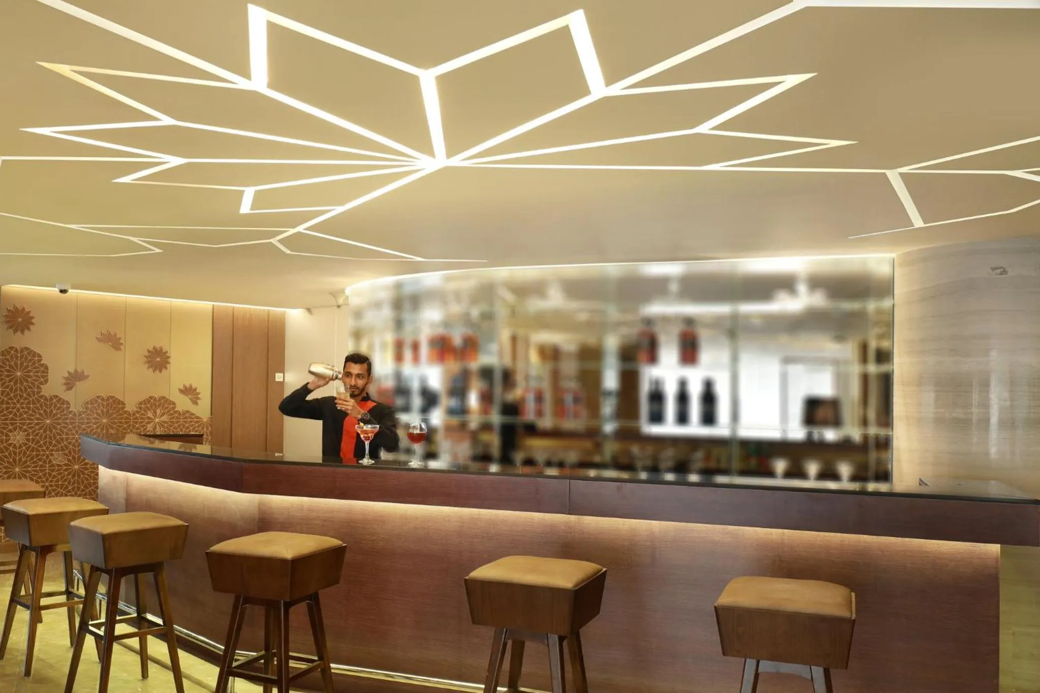 Lounge or bar in Crowne Plaza Dhaka Gulshan by IHG