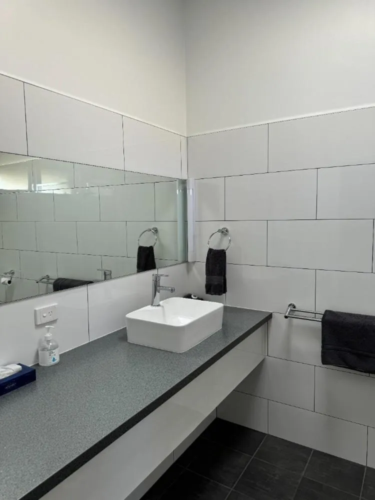 Bathroom in San Remo Hotel Motel