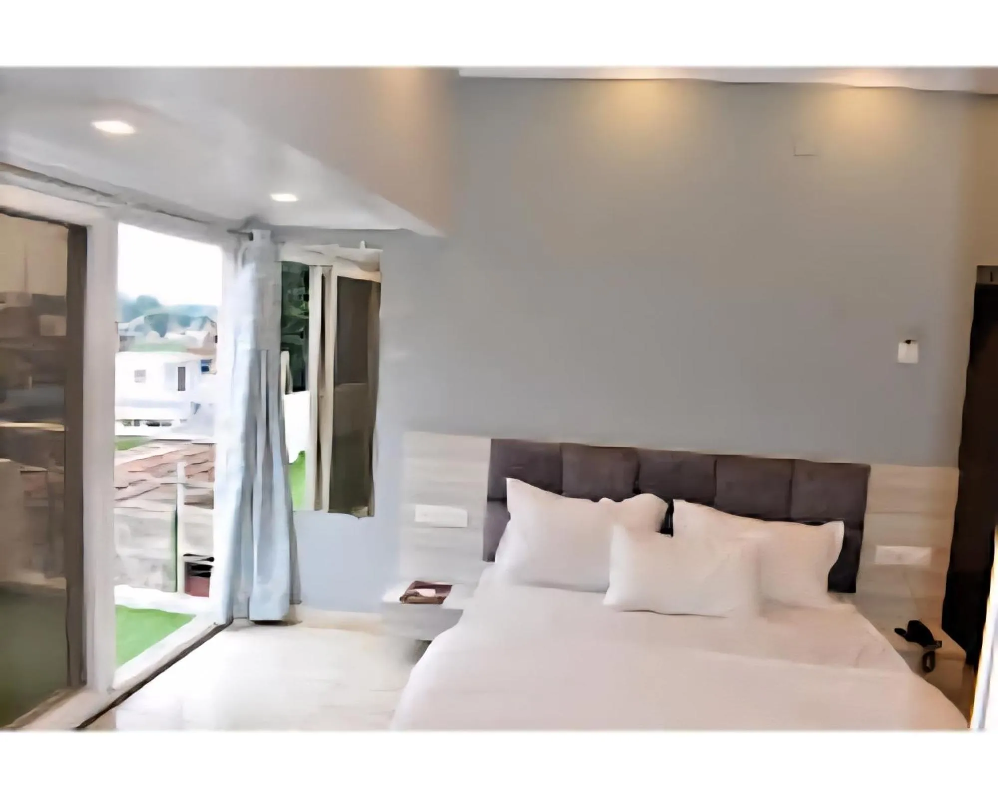 Bed in Hotel The Lake Castle, Ranchi, Jharkhand