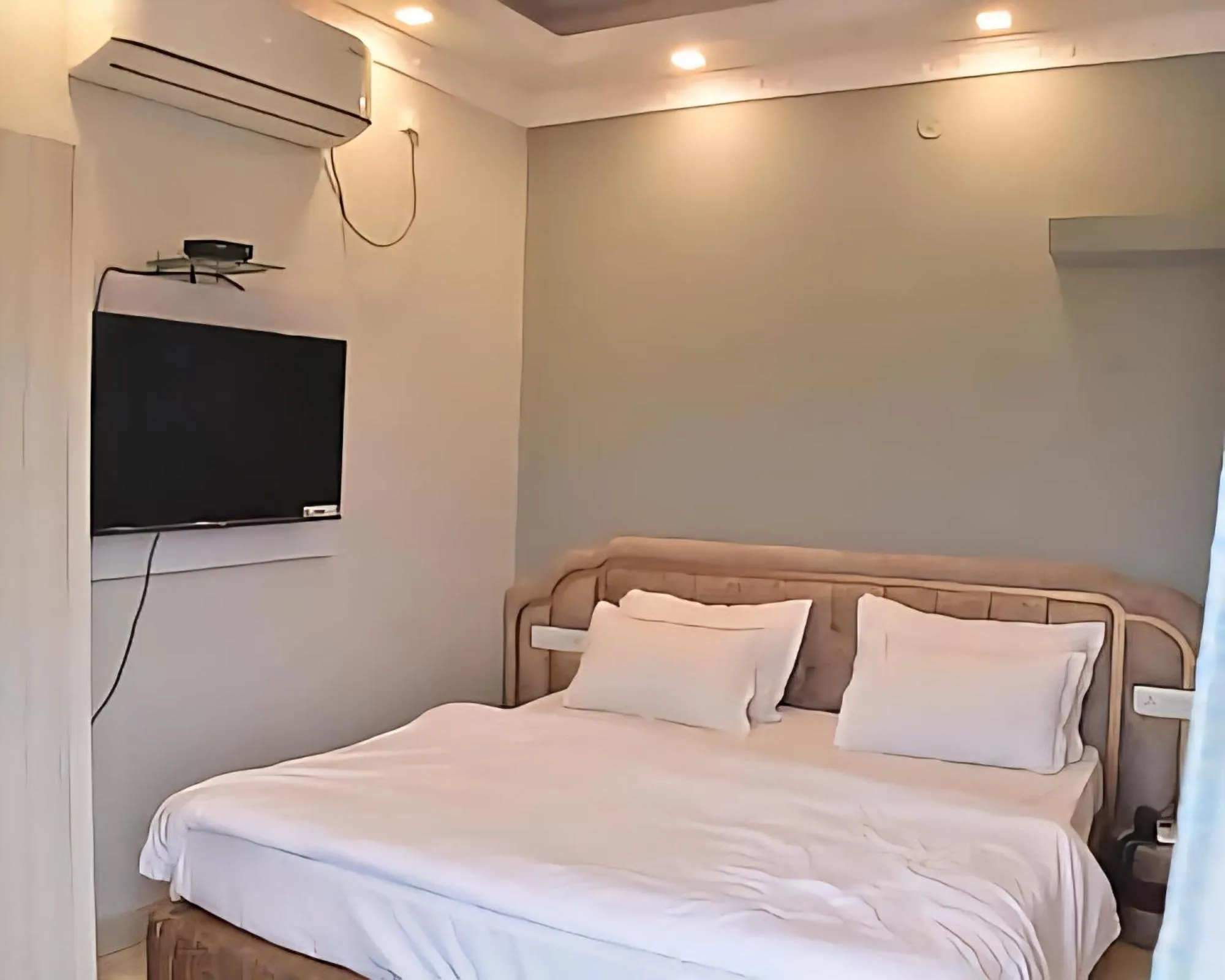 Bed in Hotel The Lake Castle, Ranchi, Jharkhand