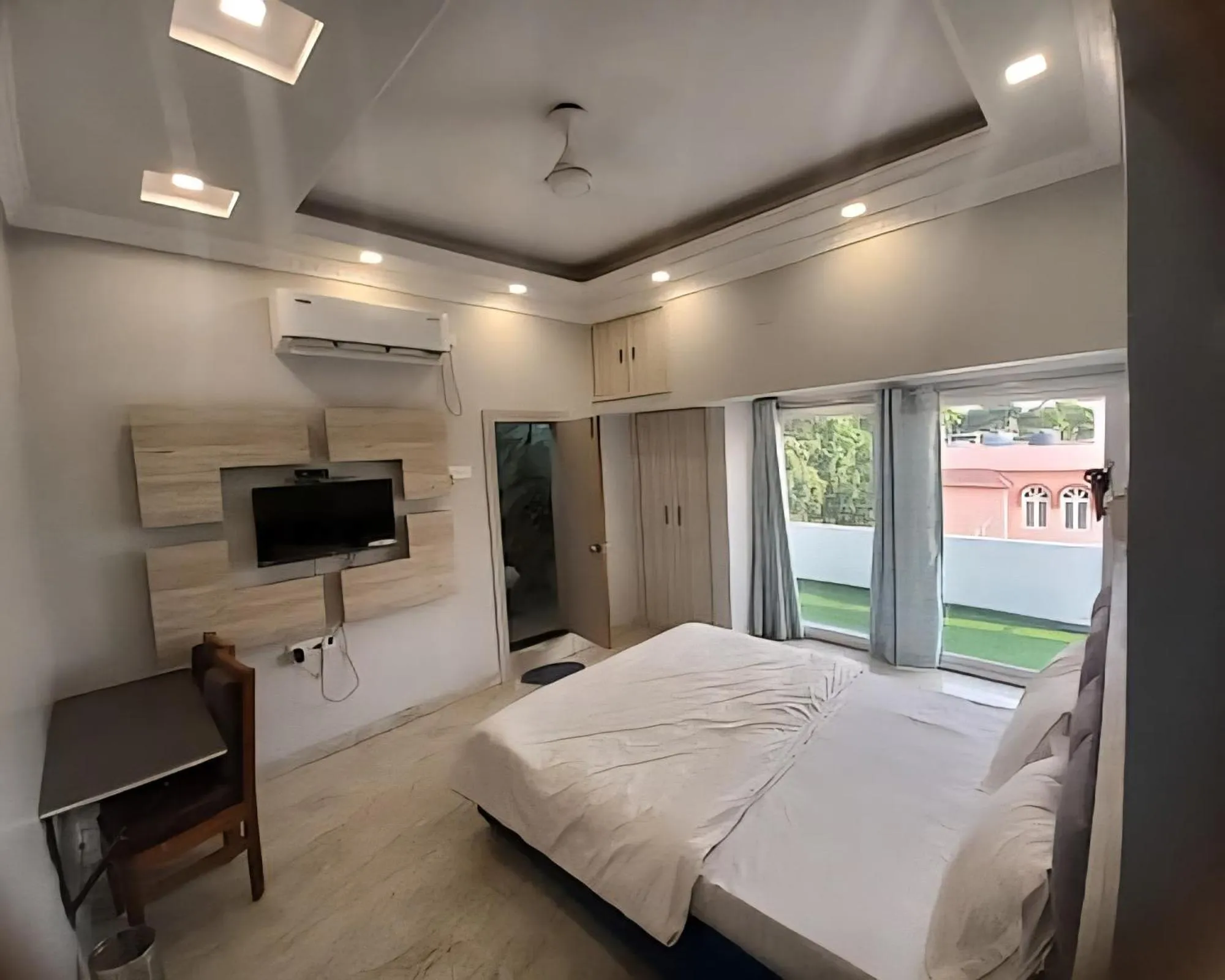 Bed in Hotel The Lake Castle, Ranchi, Jharkhand