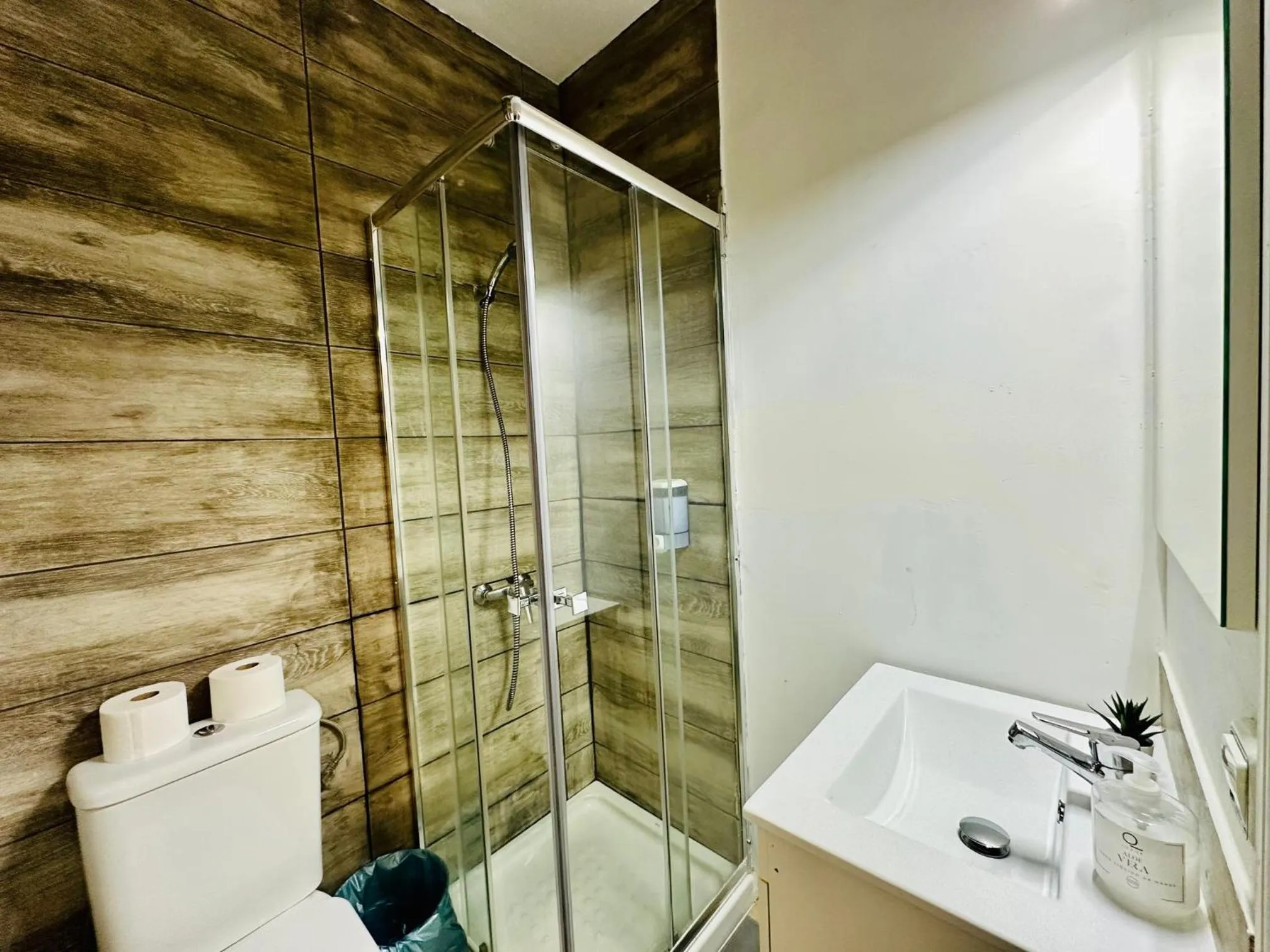 Rooms in Madrid Downtown