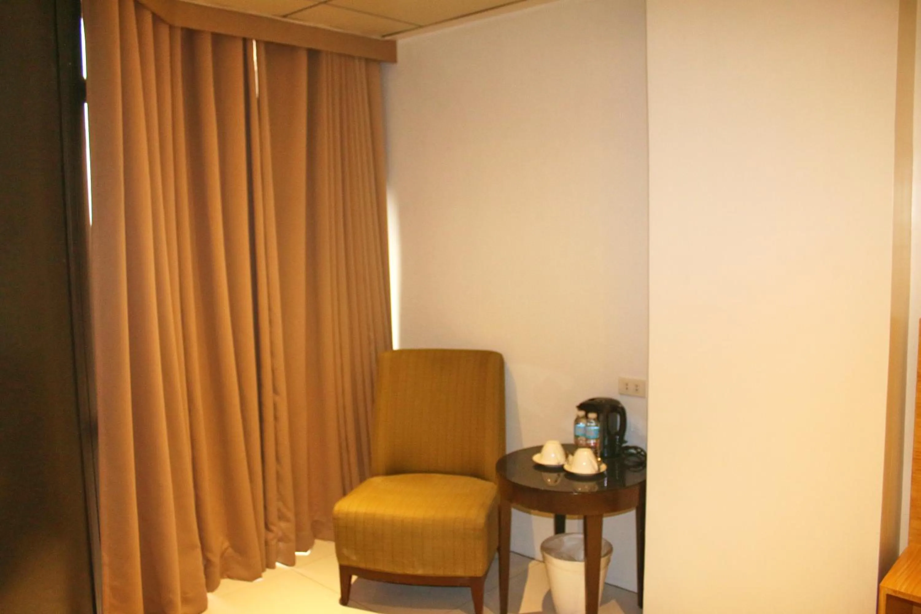 LuxeLite Suites Pasay