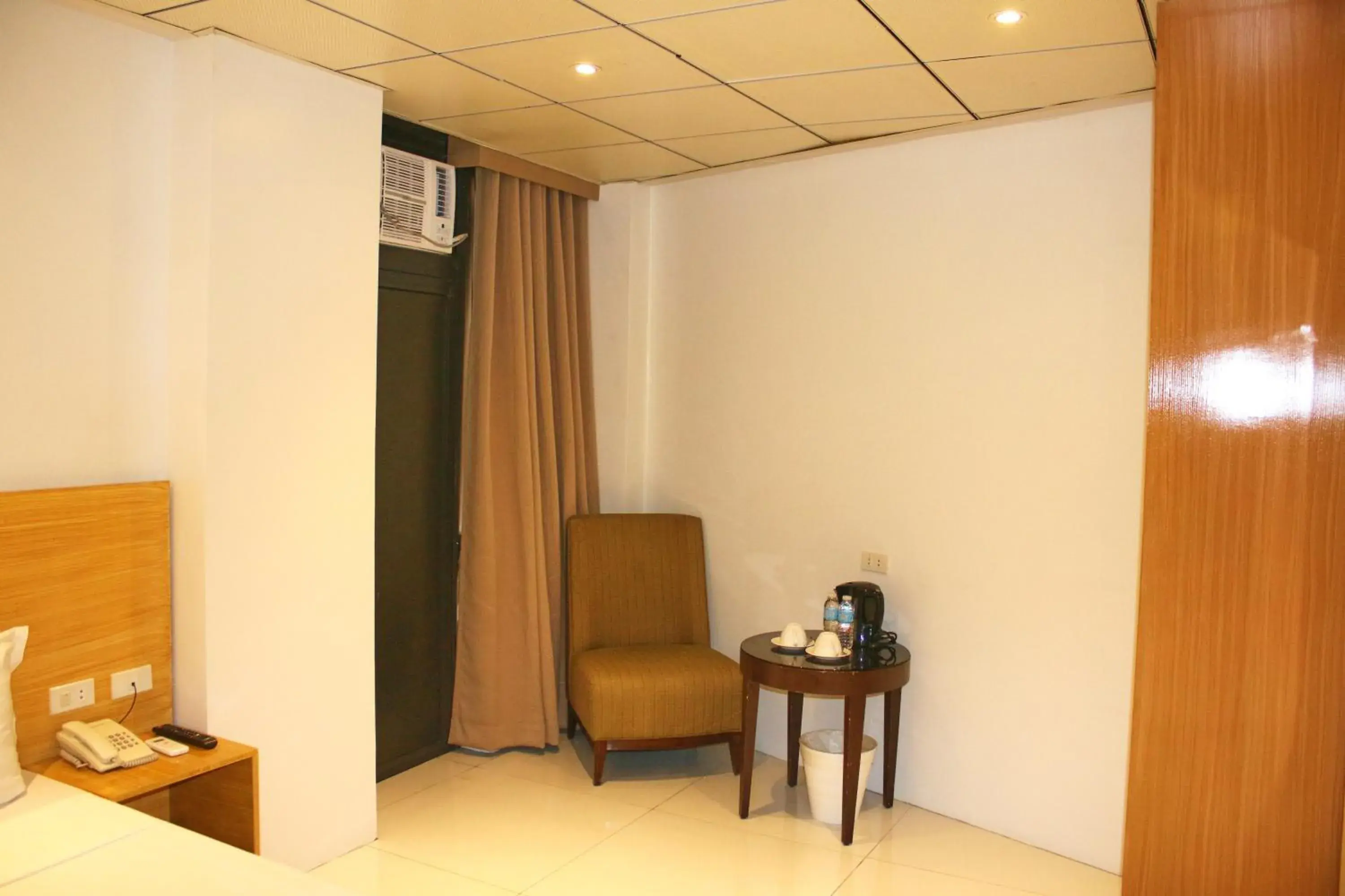 Standard Double Room in LuxeLite Suites Pasay Standard Double Room in LuxeLite Suites Pasay