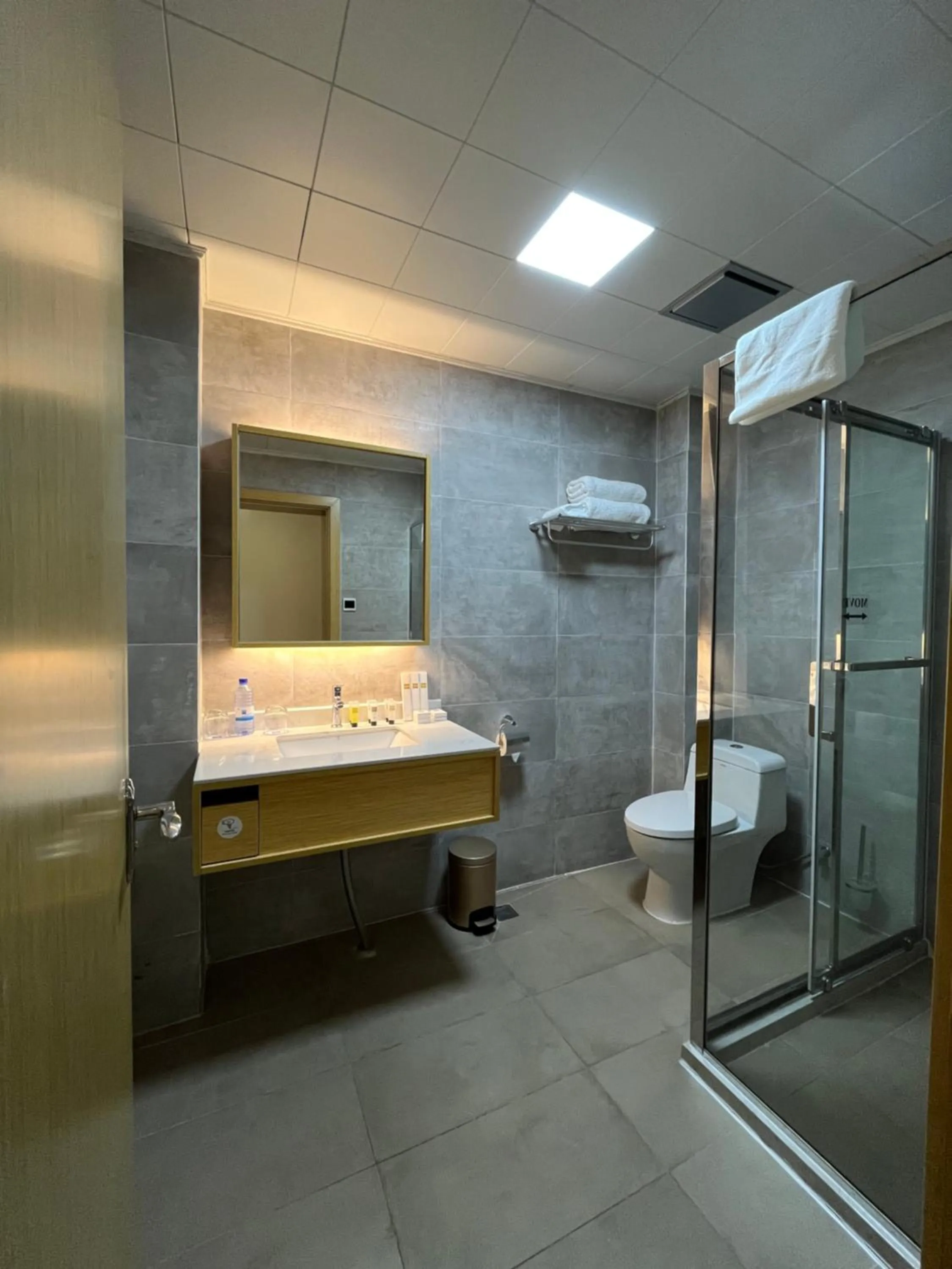 Toilet in 2000 Hotel Downtown Kigali