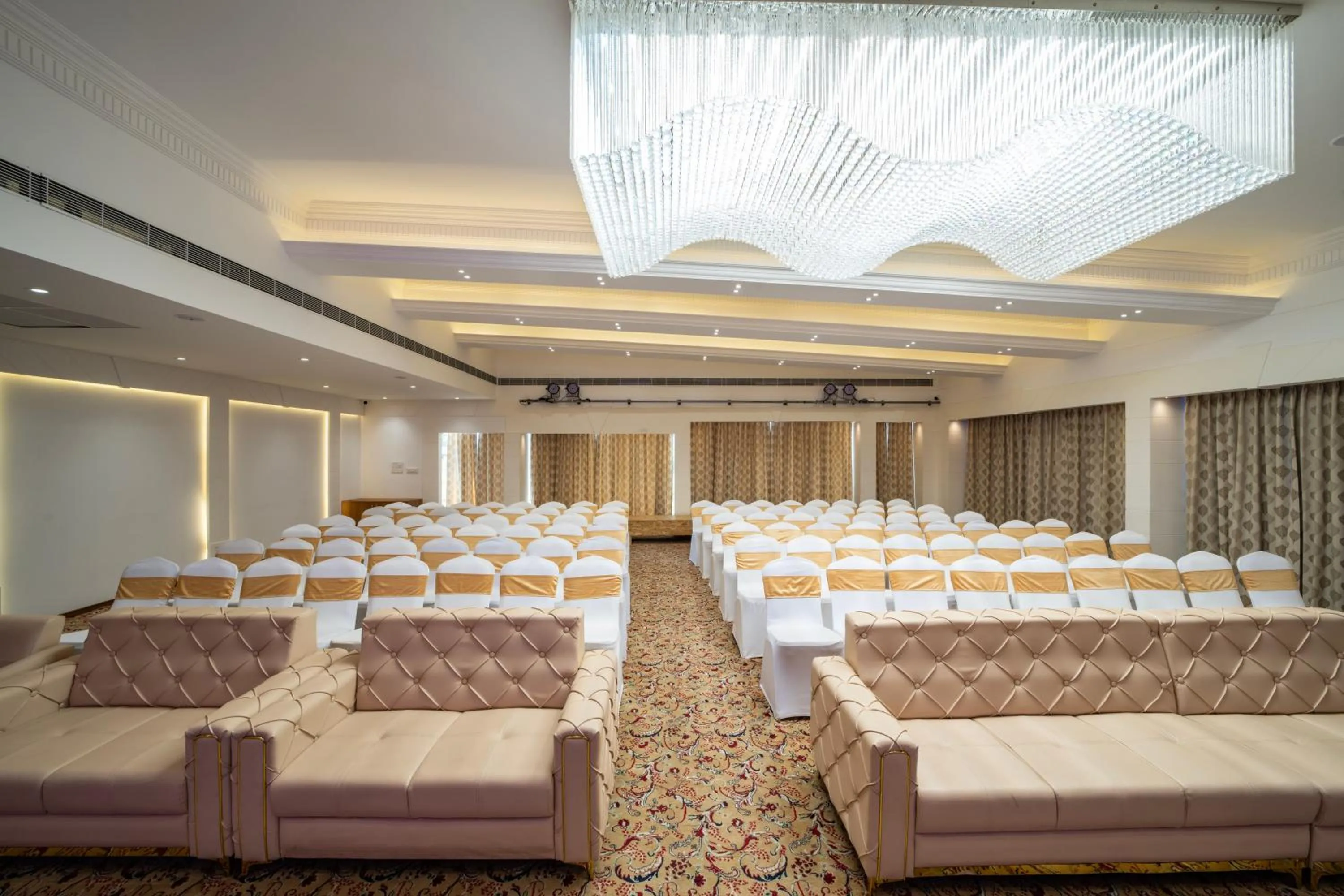 Banquet/Function facilities, Bed in Hyde Park Orchards