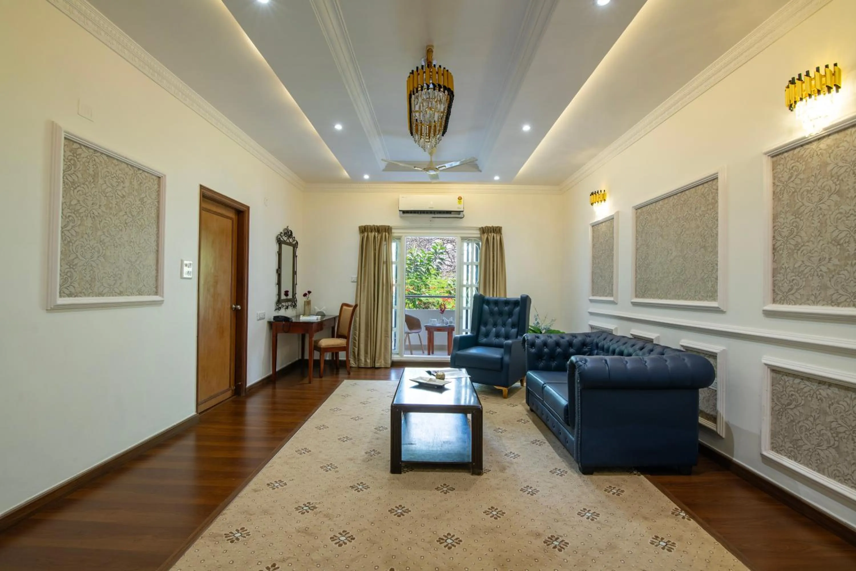 Living room in Hyde Park Orchards