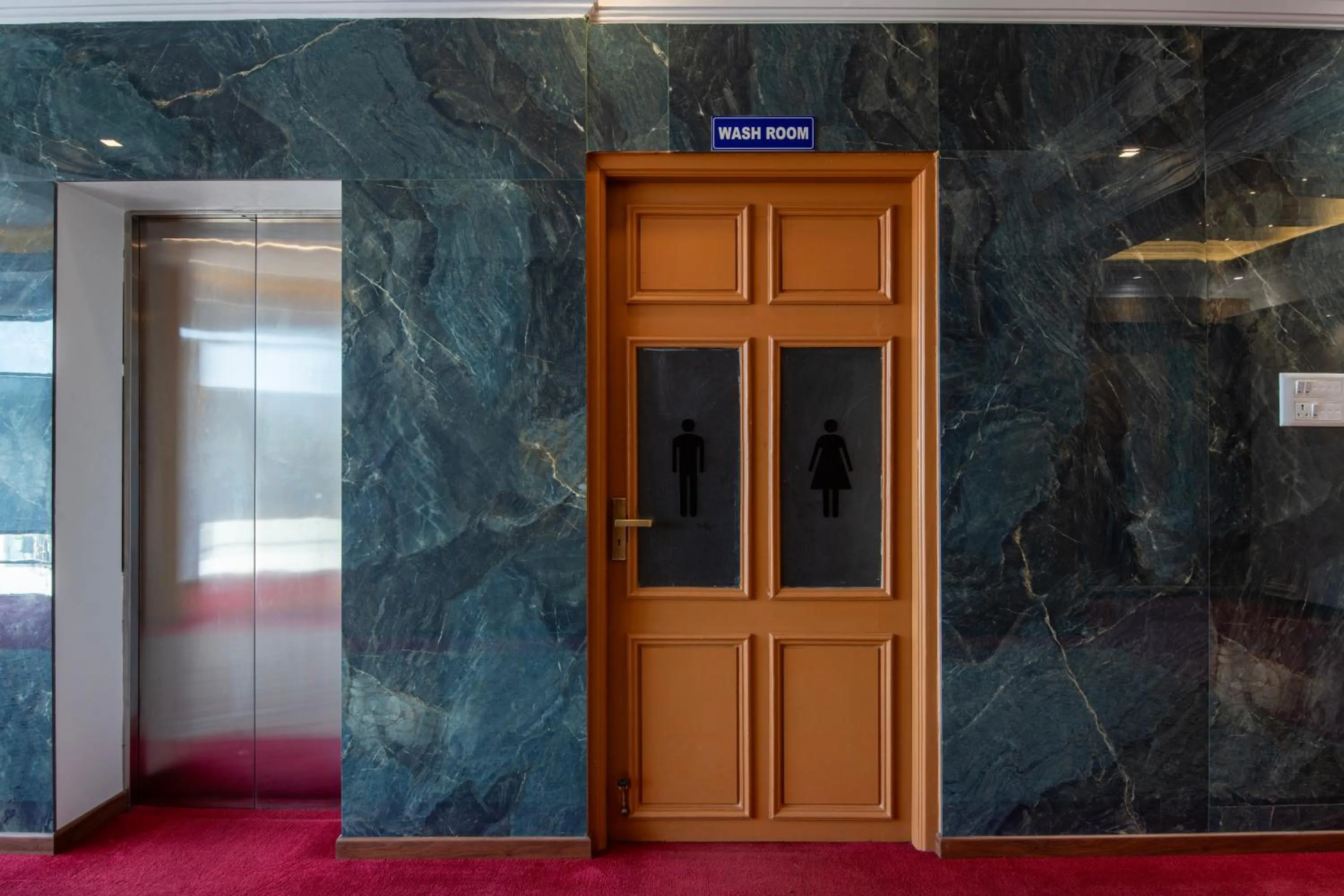 elevator in Hyde Park Orchards