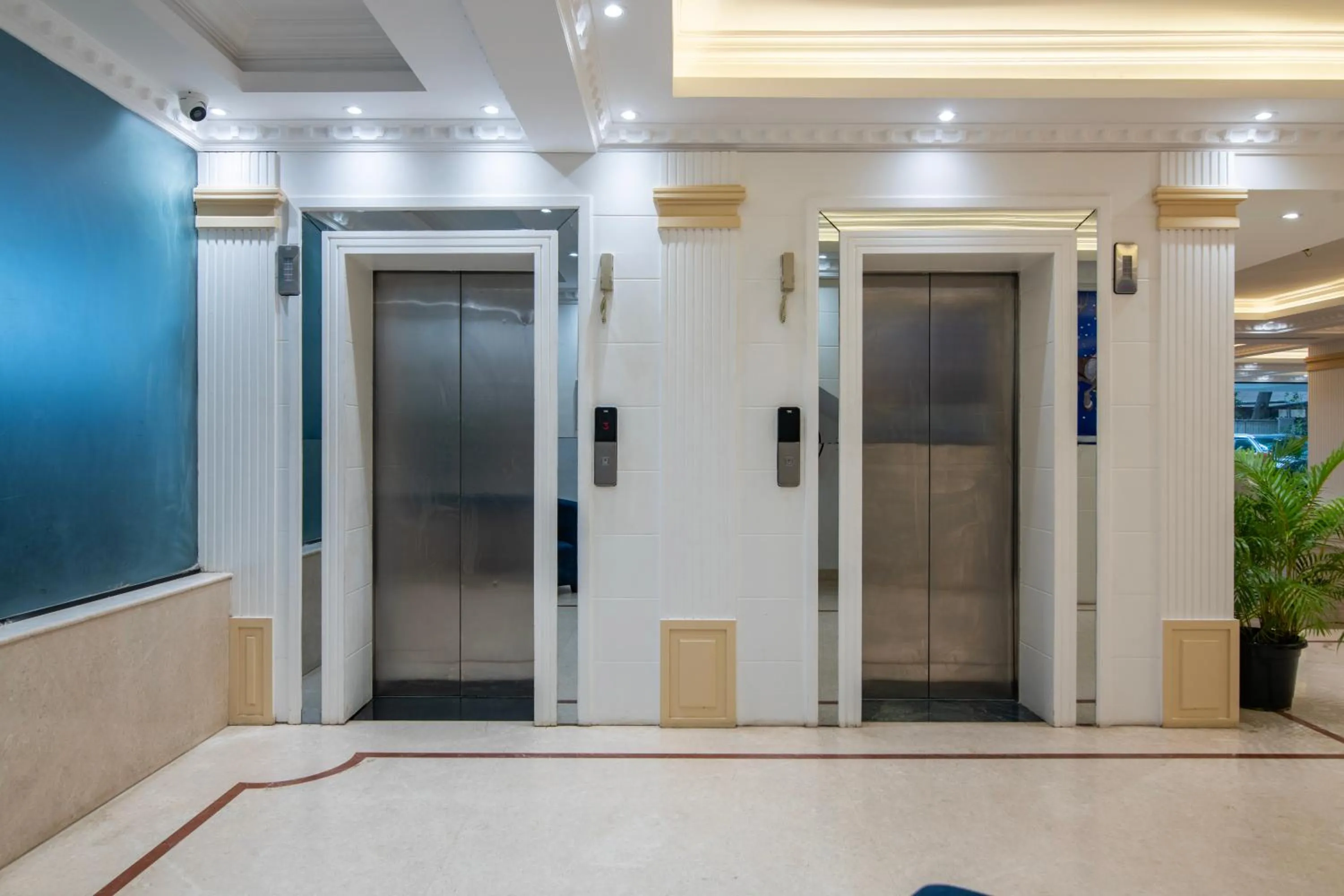 elevator in Hyde Park Orchards