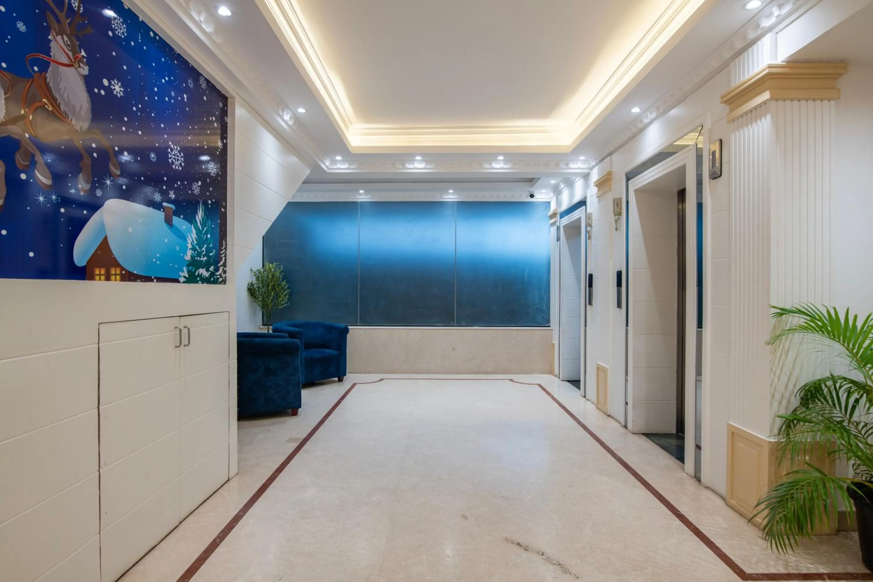 elevator in Hyde Park Orchards