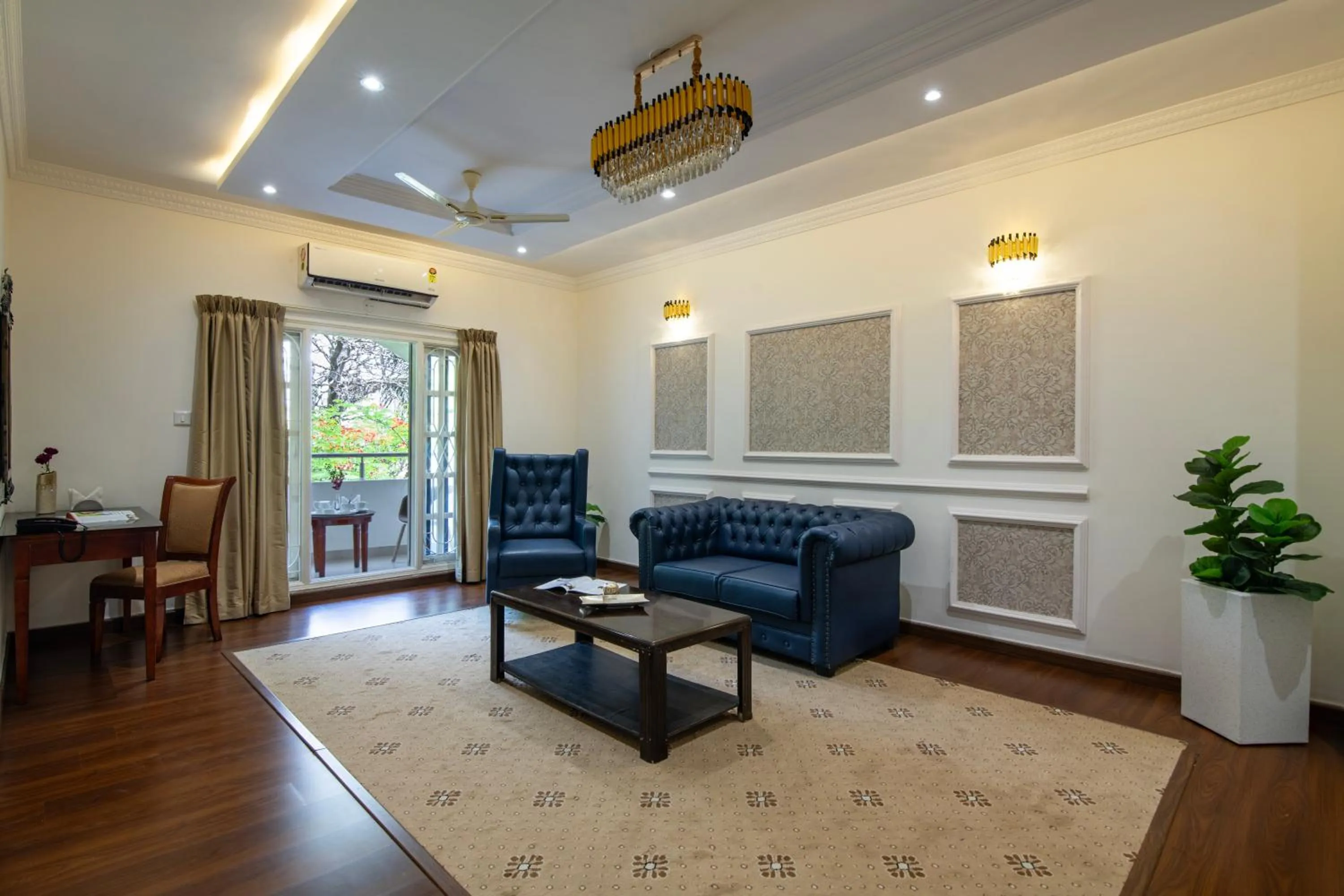 Living room in Hyde Park Orchards