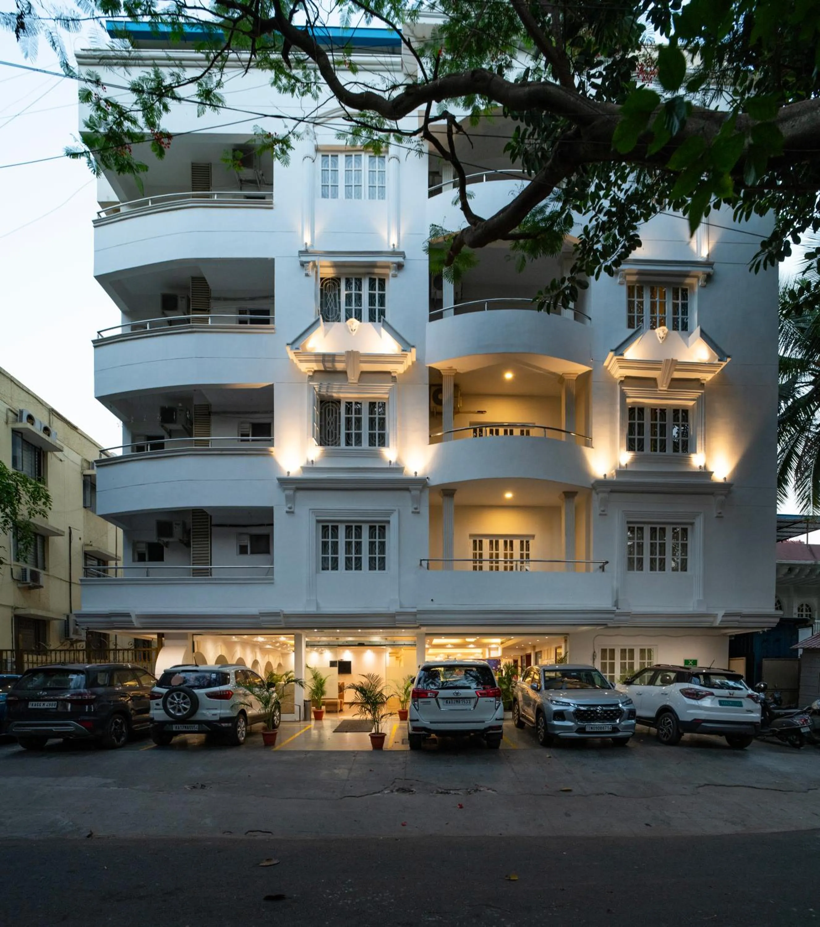 Property building in Hyde Park Orchards