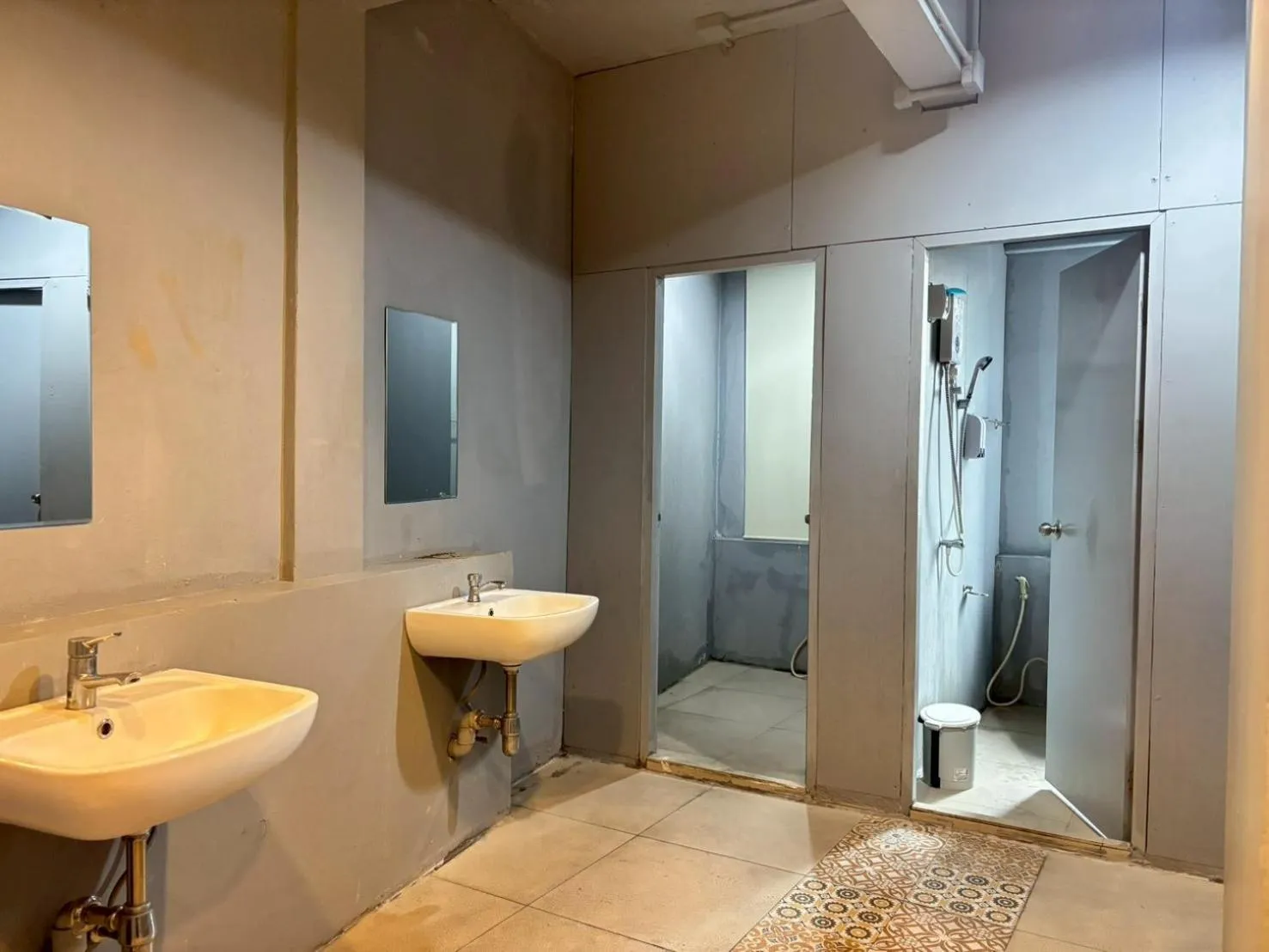 Bathroom in Sukhum Huai Khwang Guest House