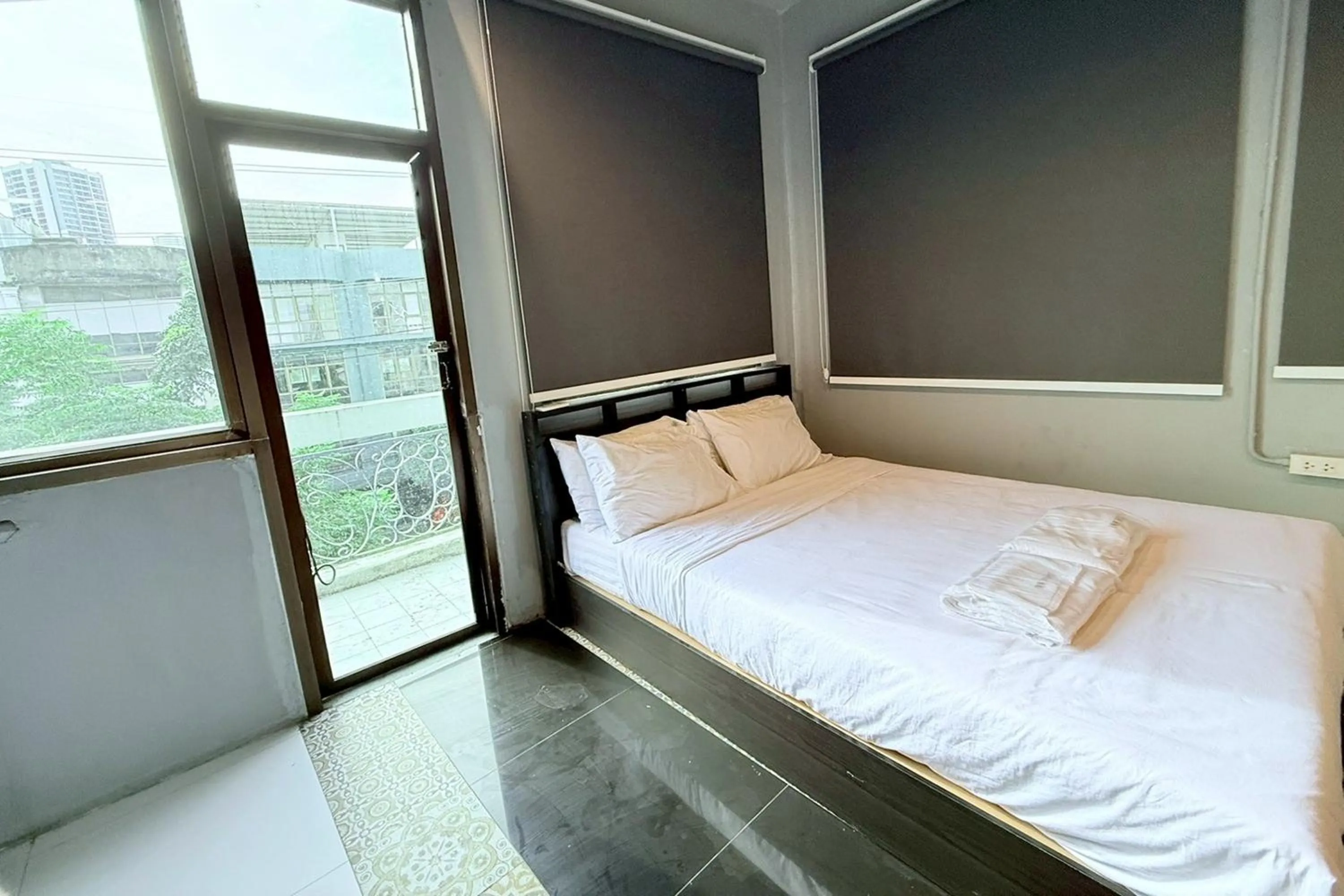 Bedroom, Bed in Sukhum Huai Khwang Guest House