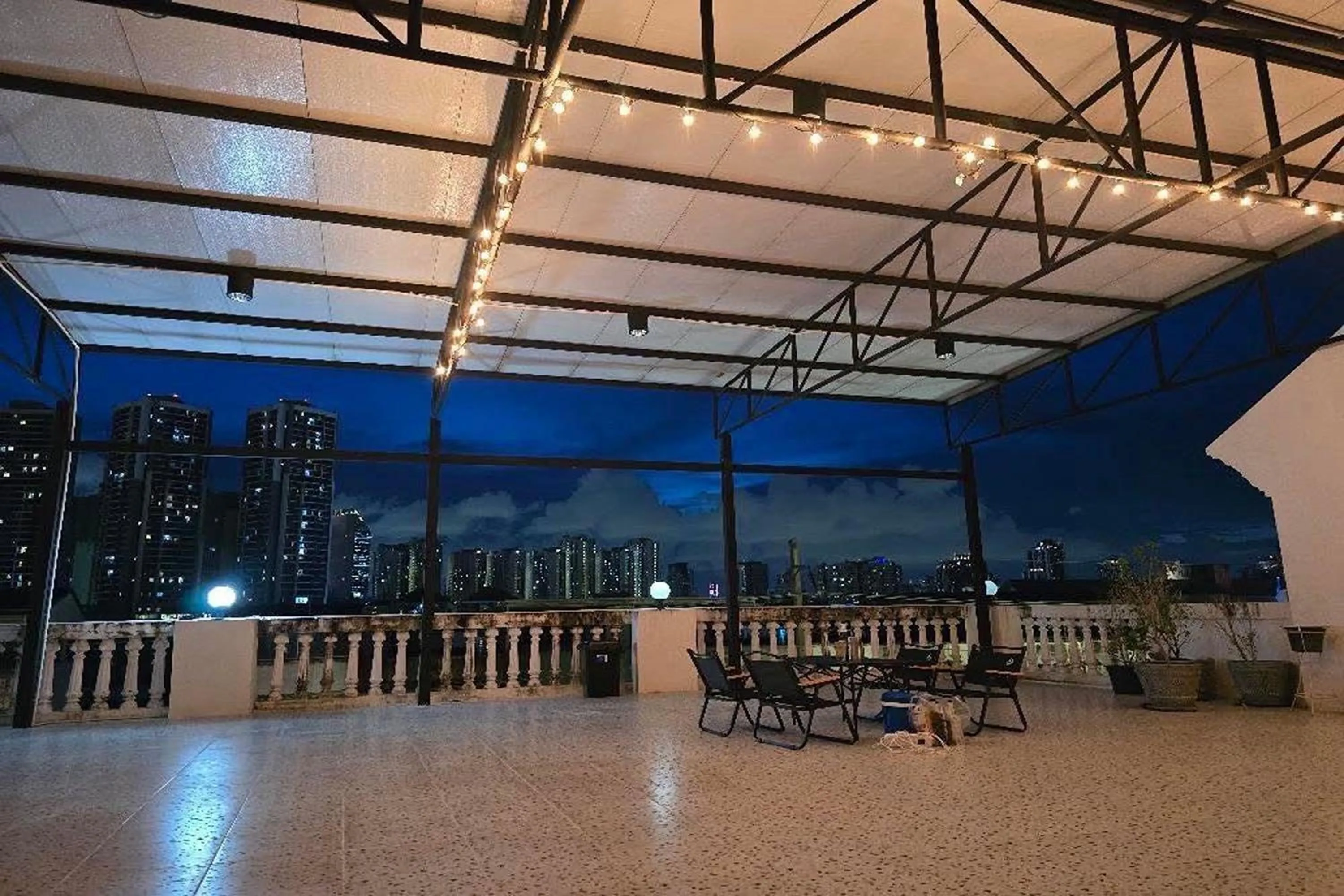 Balcony/Terrace in Sukhum Huai Khwang Guest House