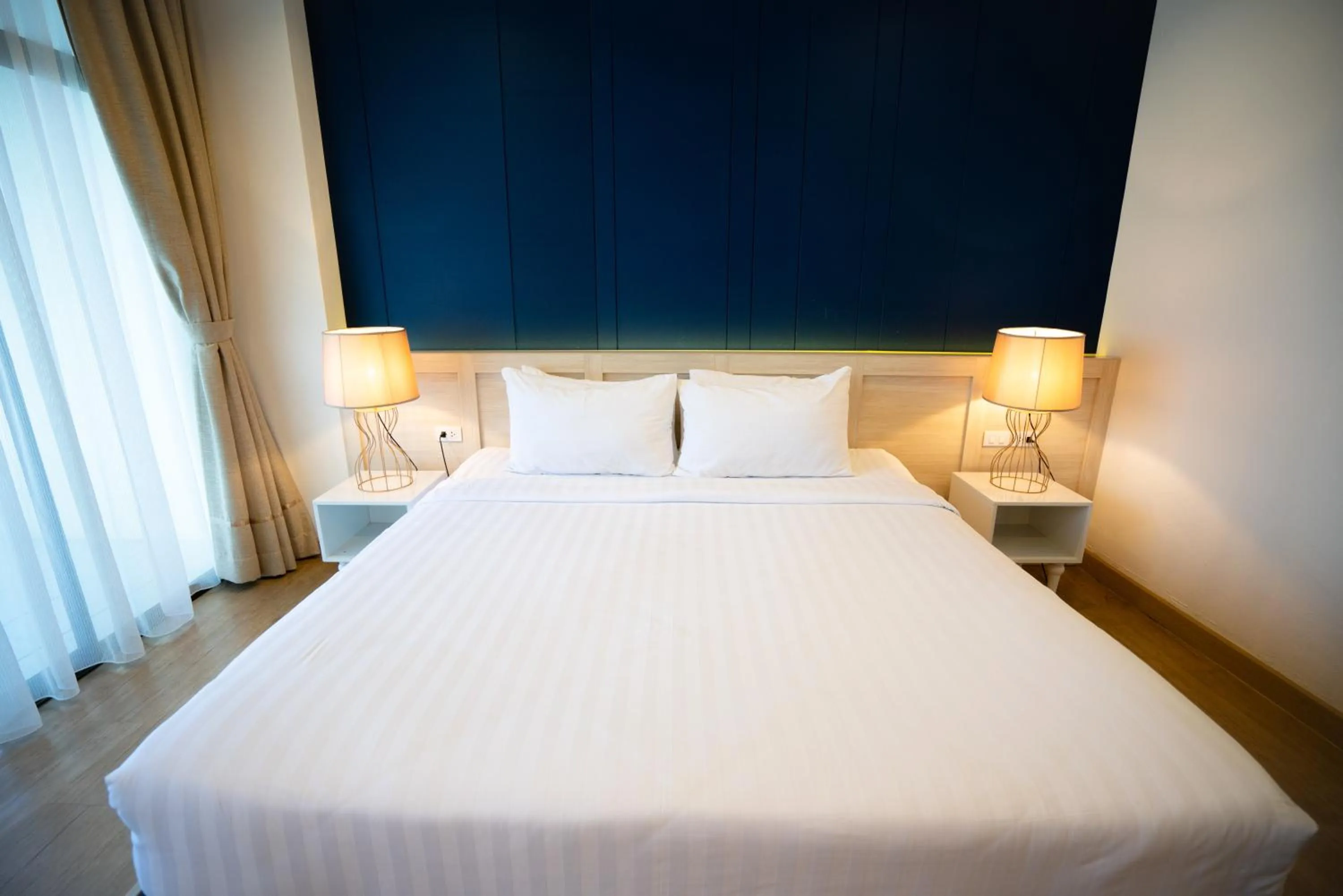 Shower, Bed in Phrae Nakara Hotel