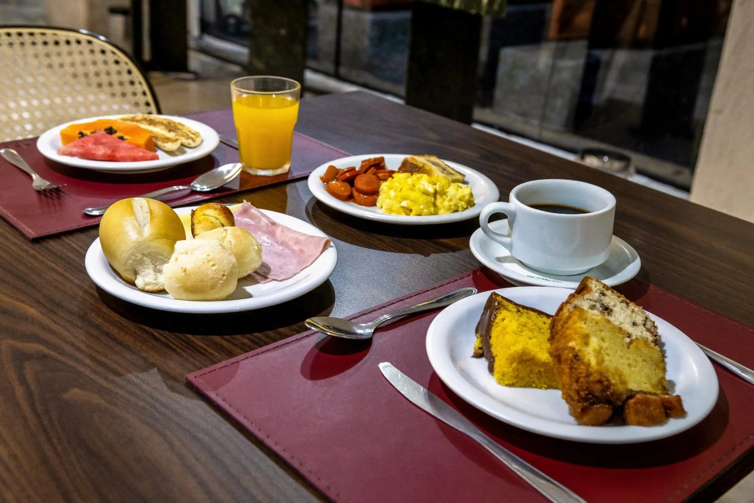 Breakfast in Hotel Euro Suite São Paulo by Nacional Inn - A 600 METROS DA RUA 25 DE MARÇO