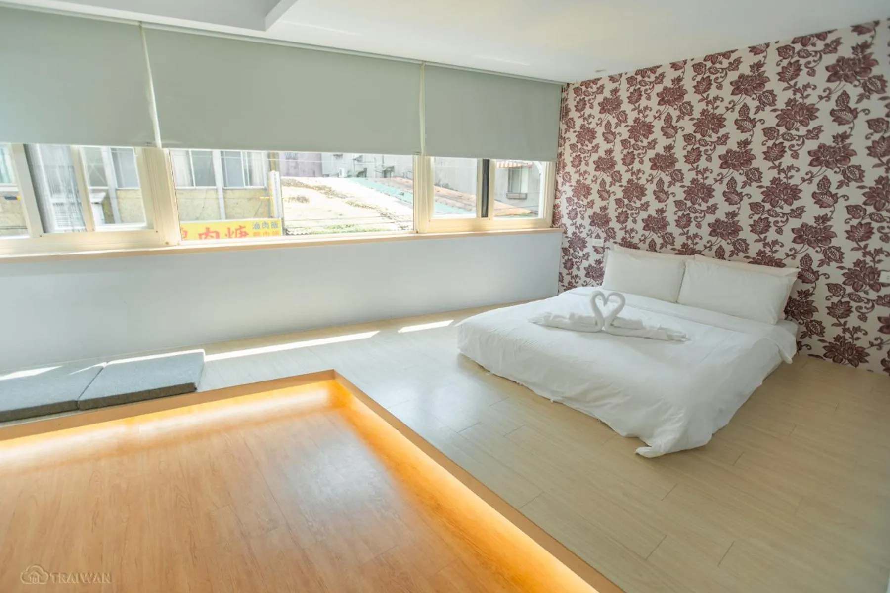 Photo of the whole room, Bed in Happiness . danshui