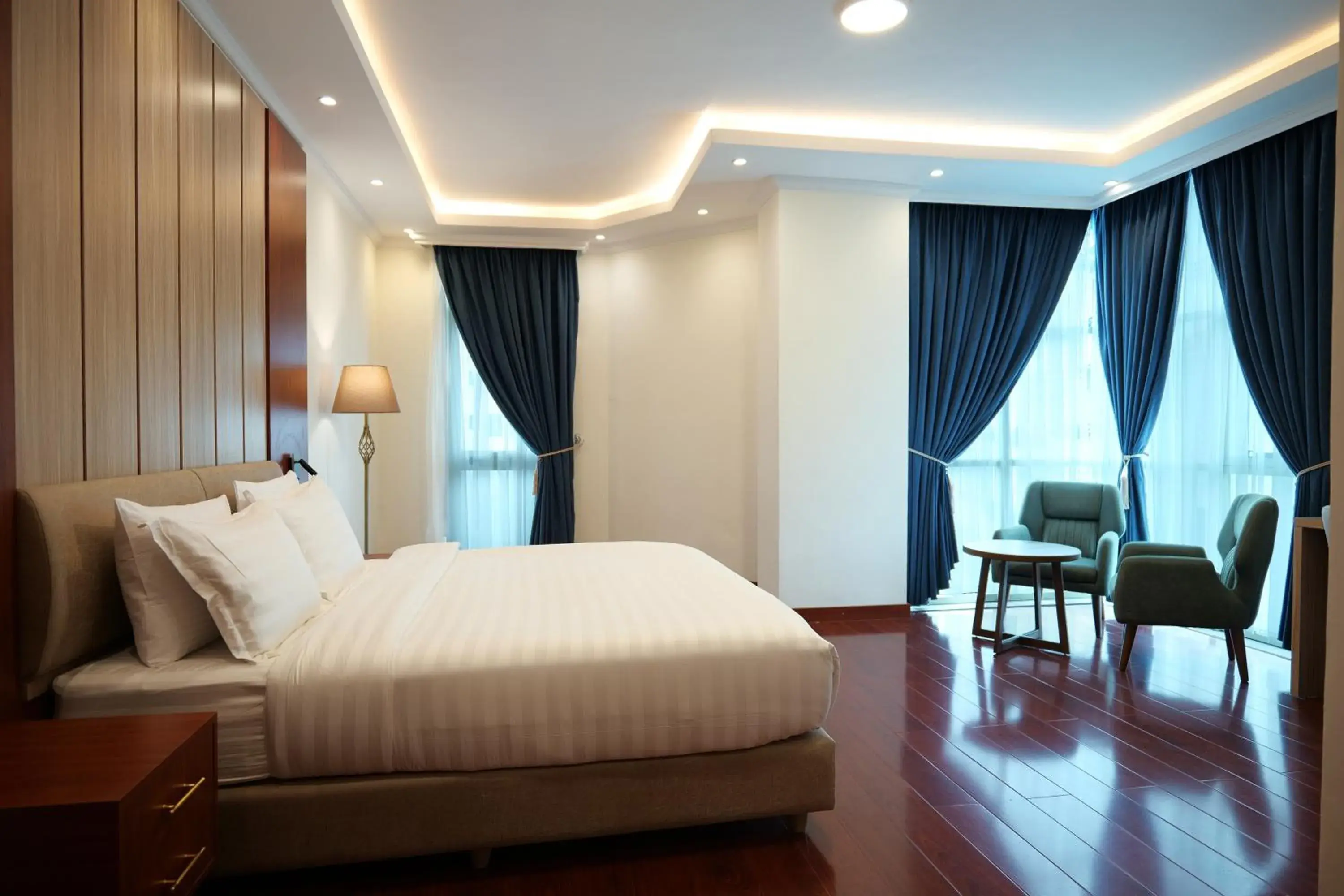 King Room - single occupancy in Crescent International Hotel King Room - single occupancy in Crescent International Hotel