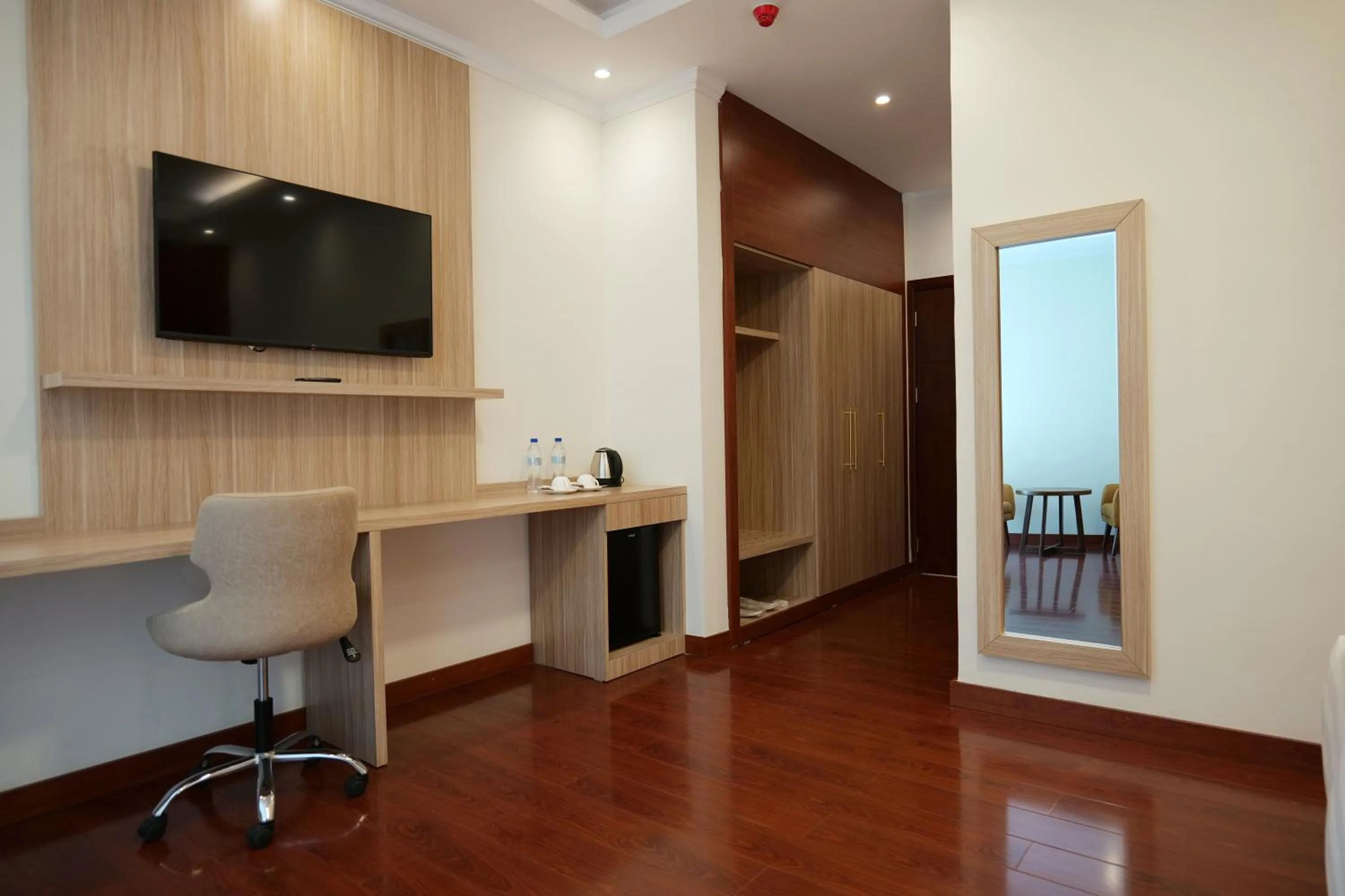 Bed in Crescent International Hotel