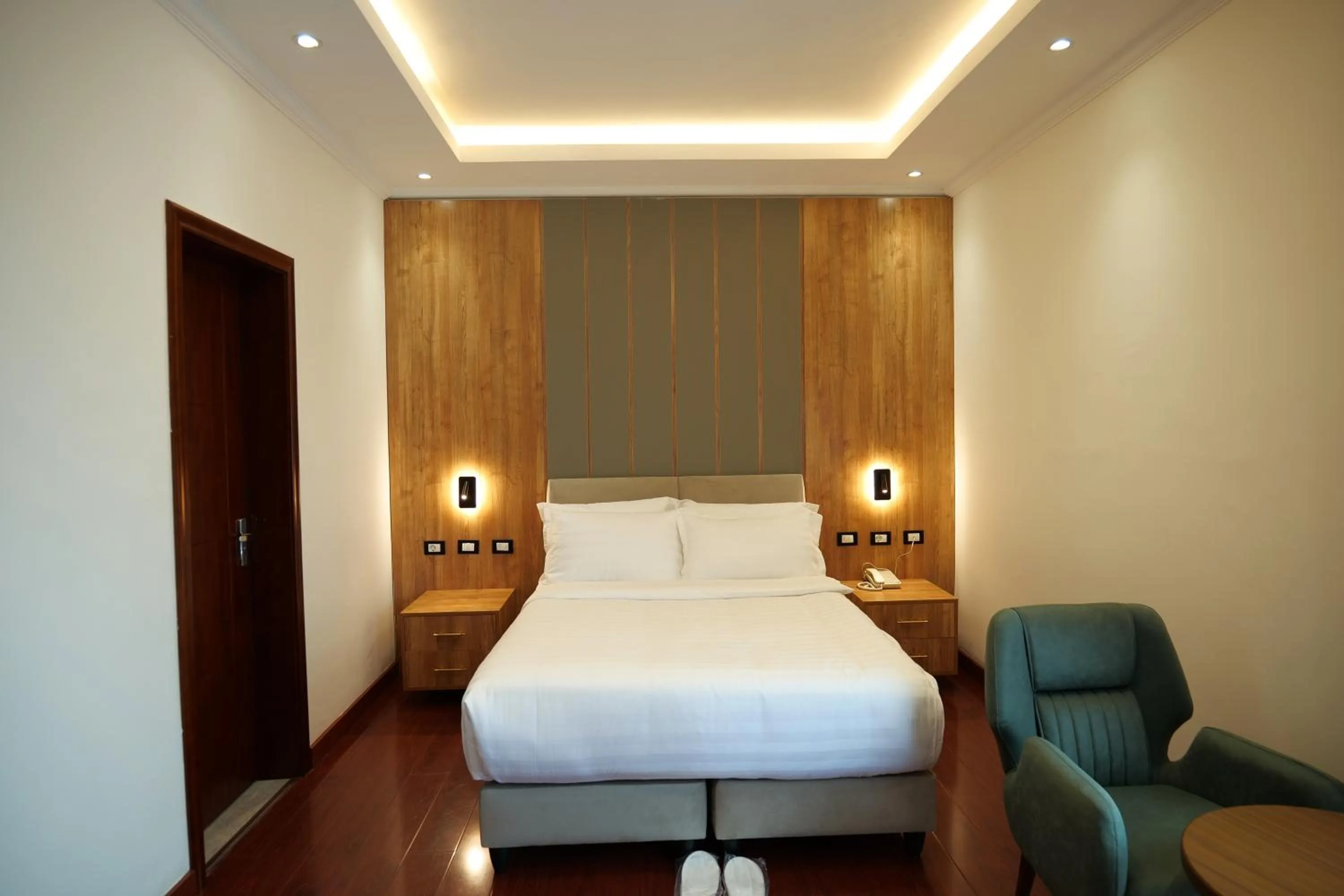 Bed in Crescent International Hotel
