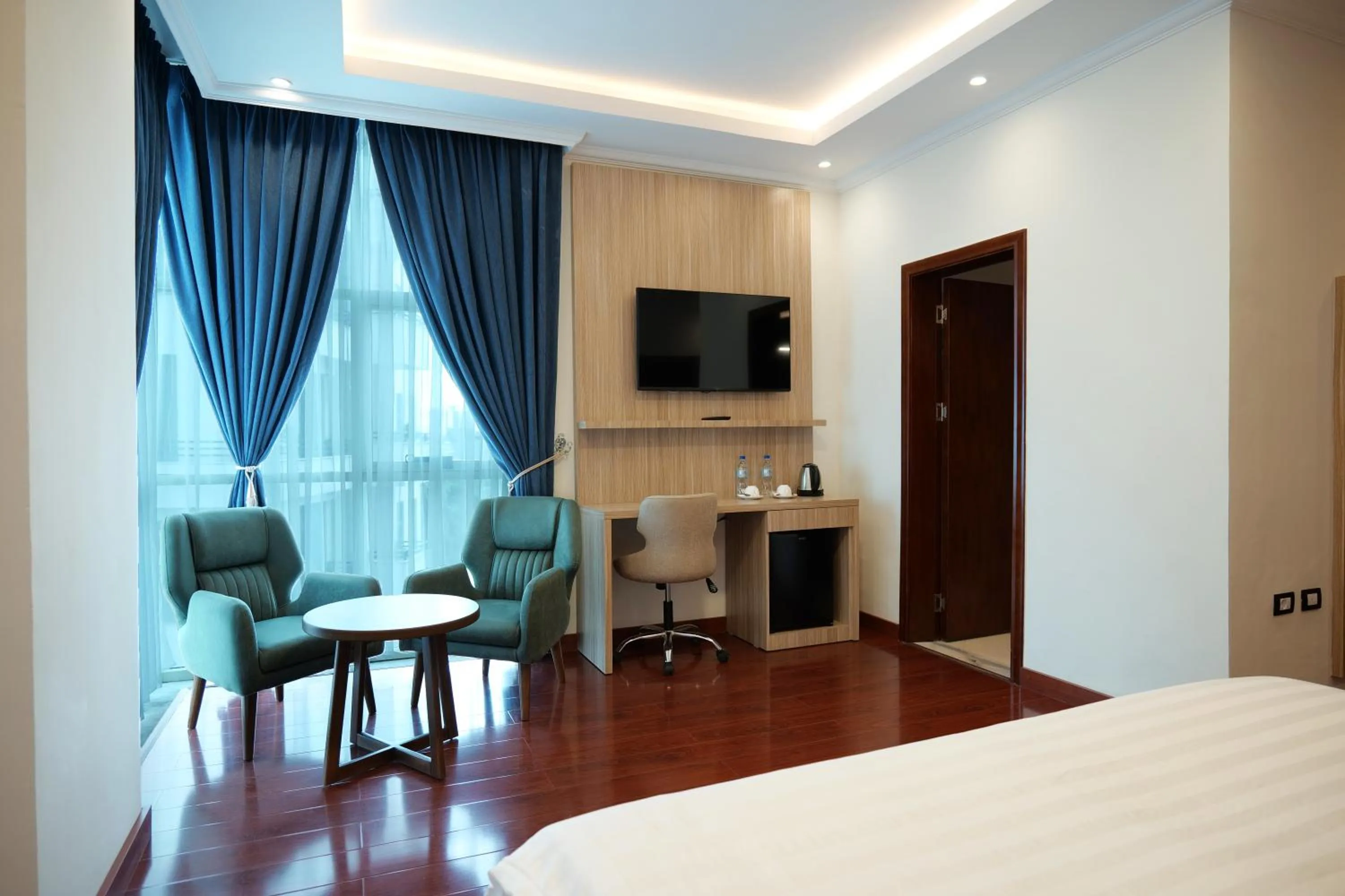 Bed in Crescent International Hotel