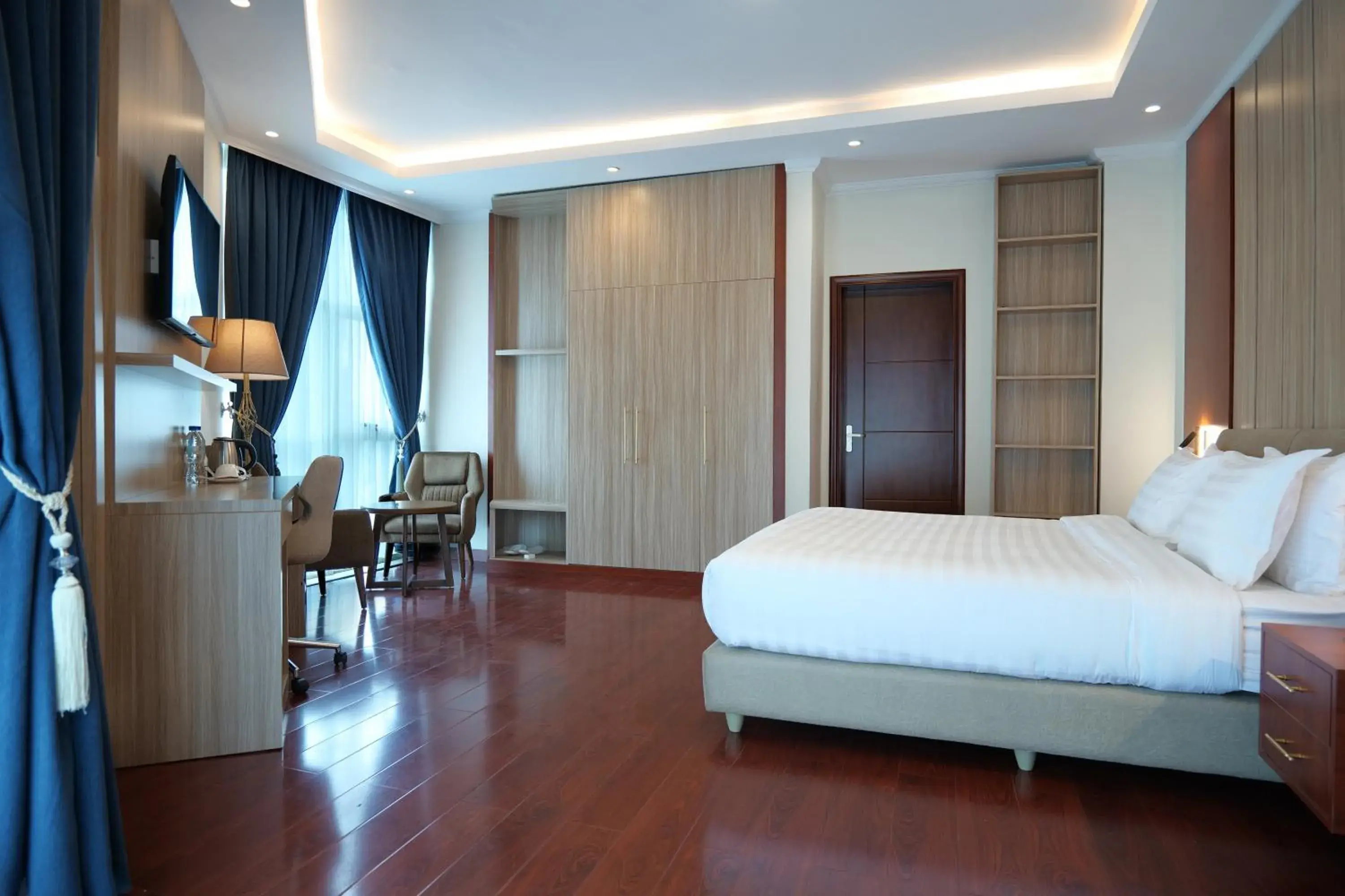 Suite with Balcony - single occupancy in Crescent International Hotel Suite with Balcony - single occupancy in Crescent International Hotel