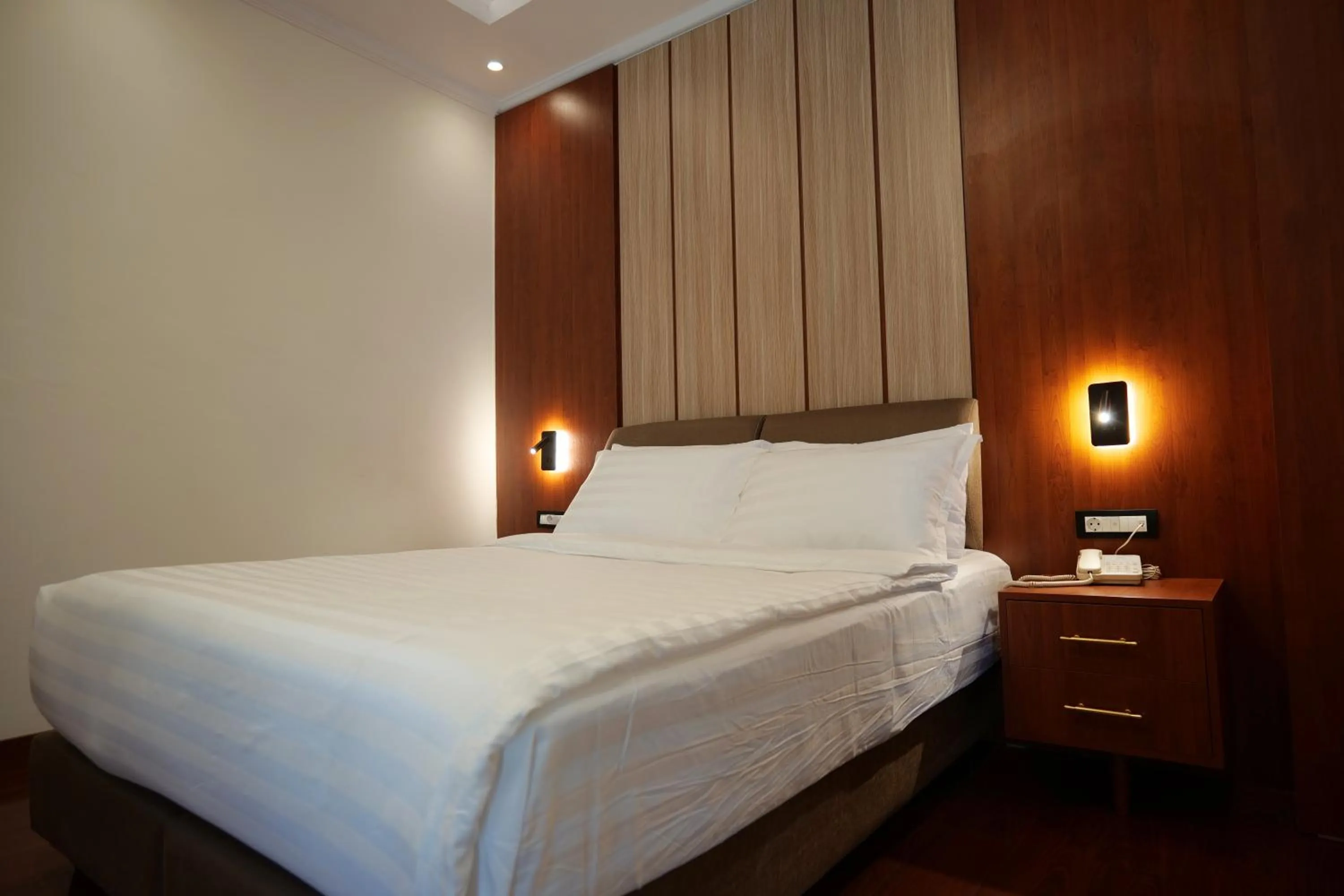 Bed in Crescent International Hotel