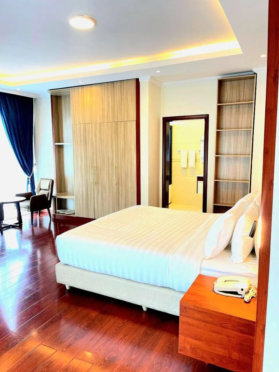 Bed in Crescent International Hotel